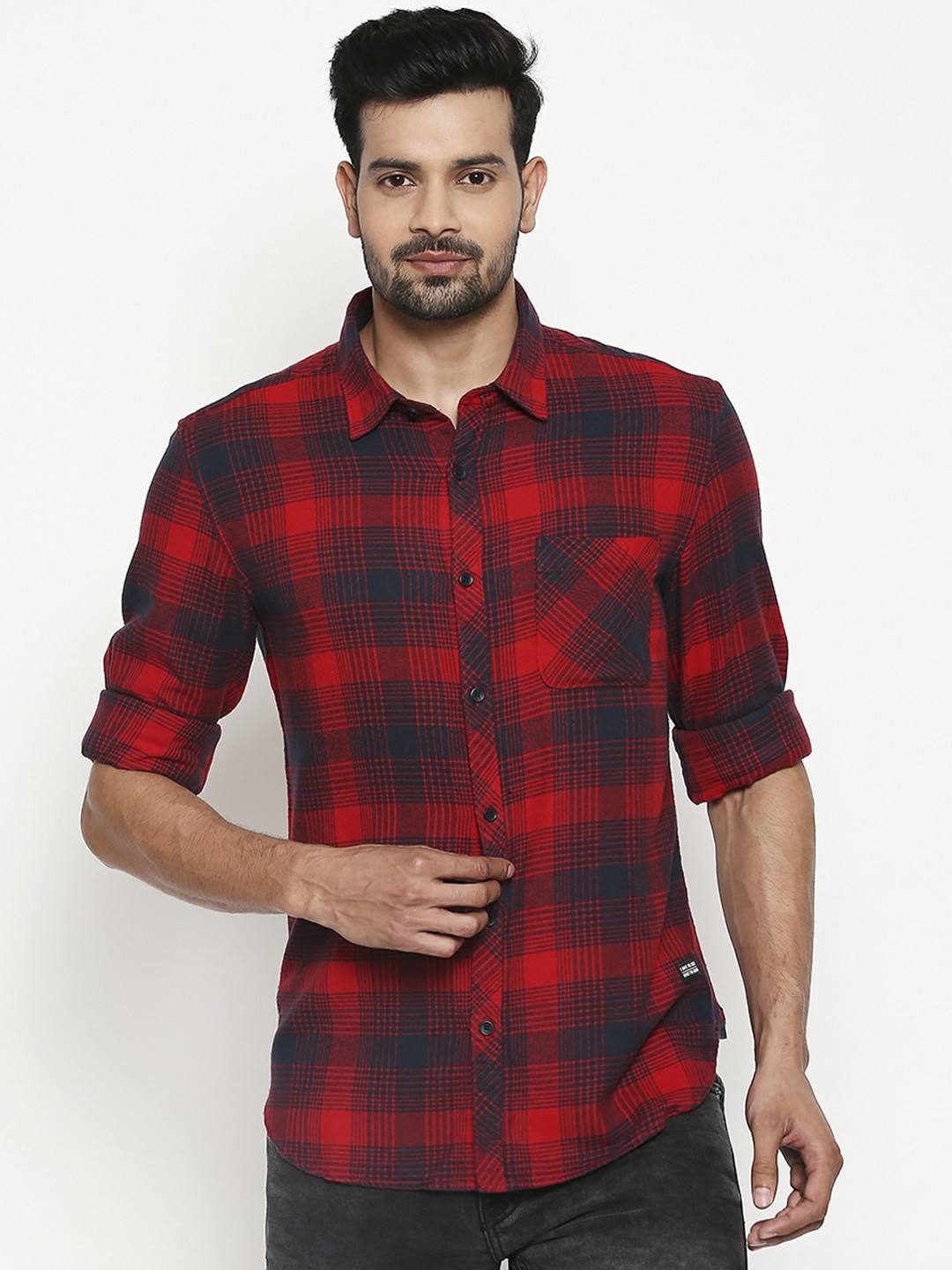 

People Men Red & Navy Blue Slim Fit Checked Casual Shirt