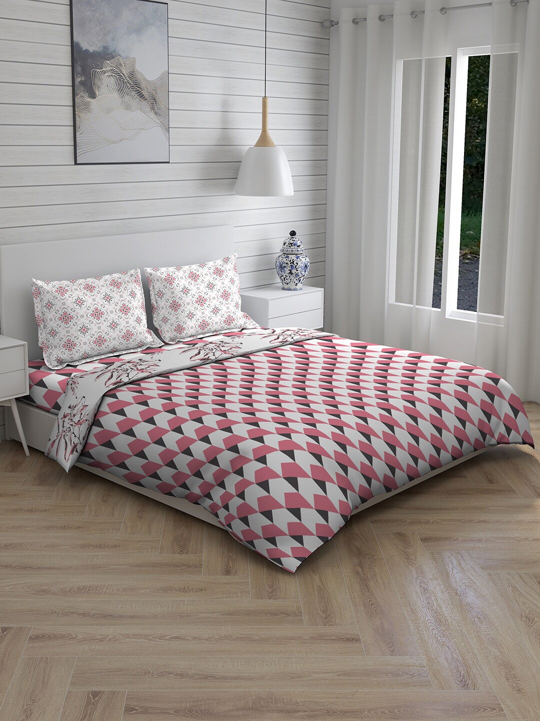

Layers Pink & White Geometric Printed 144 TC Bedding Set