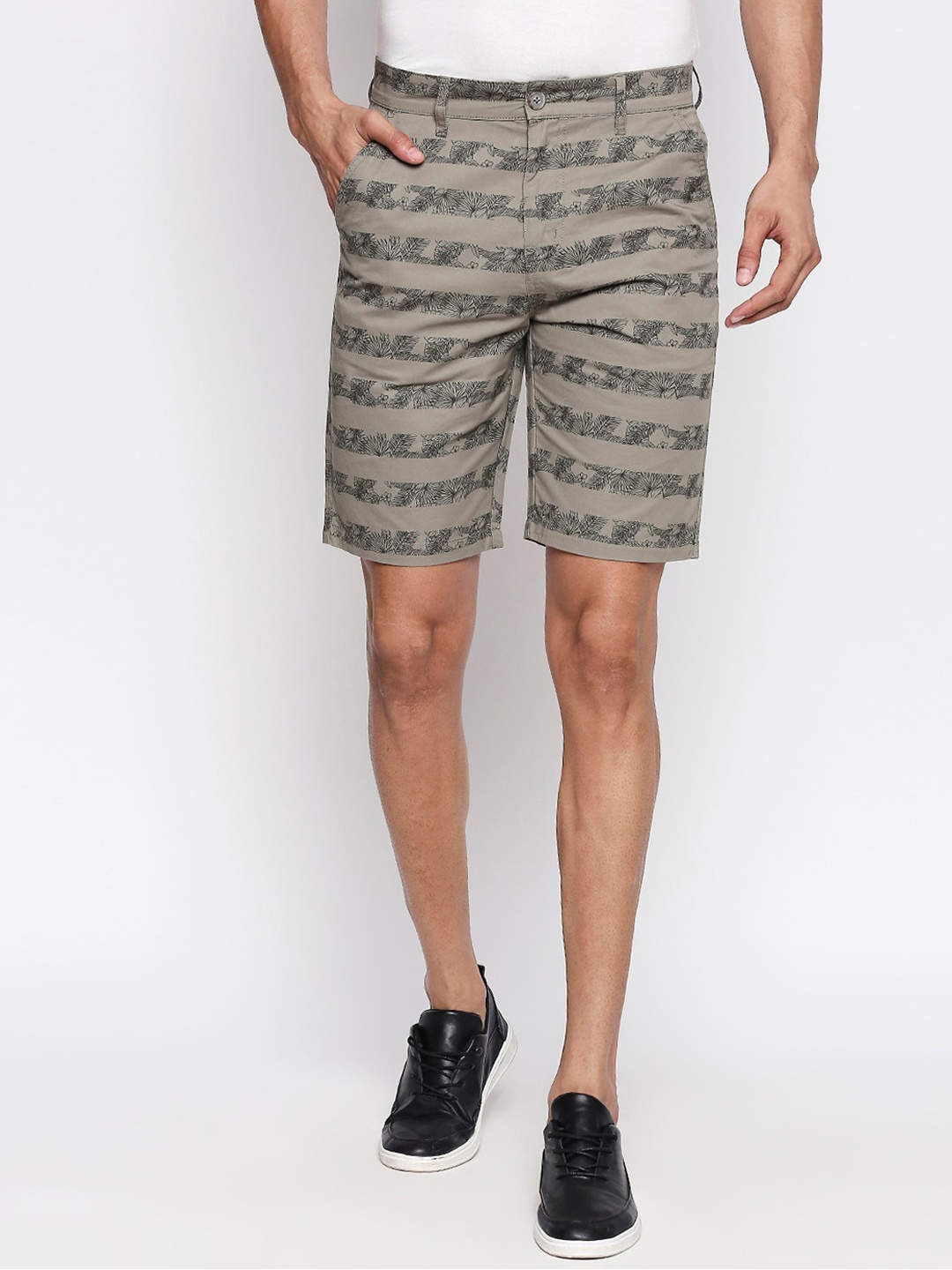 

People Men Beige & Green Printed Regular Fit Cotton Regular Shorts