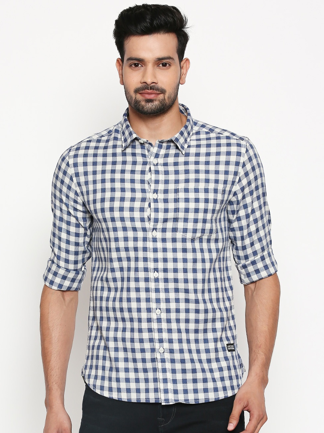 

People Men Blue & White Slim Fit Checked Casual Shirt