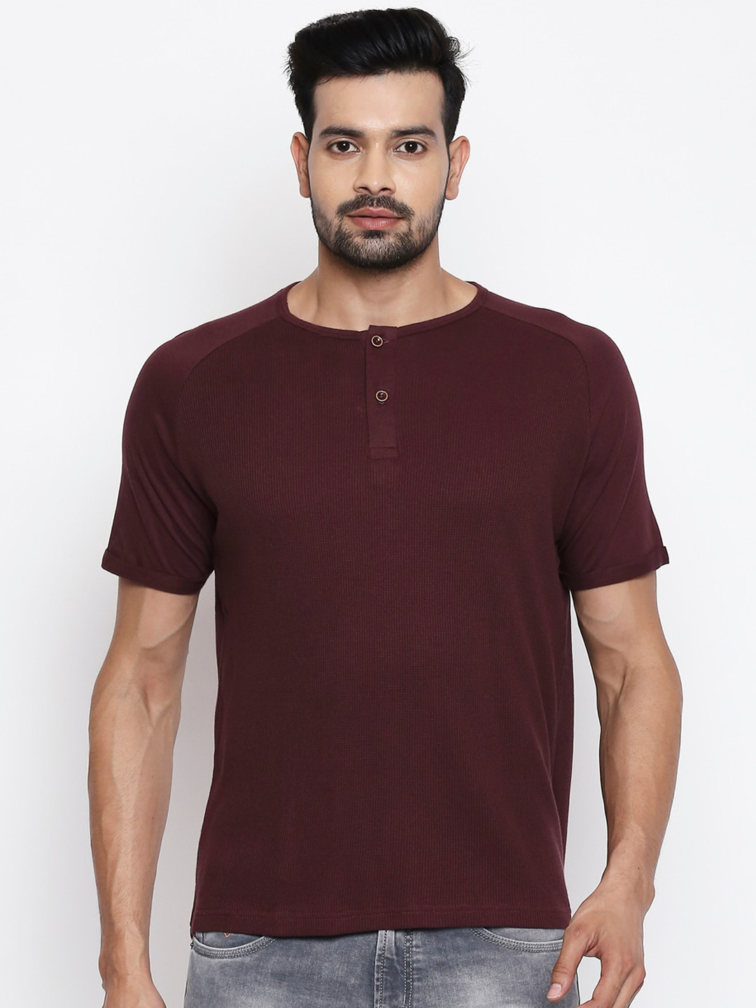 

People Men Maroon Solid Henley Neck Cotton T-shirt