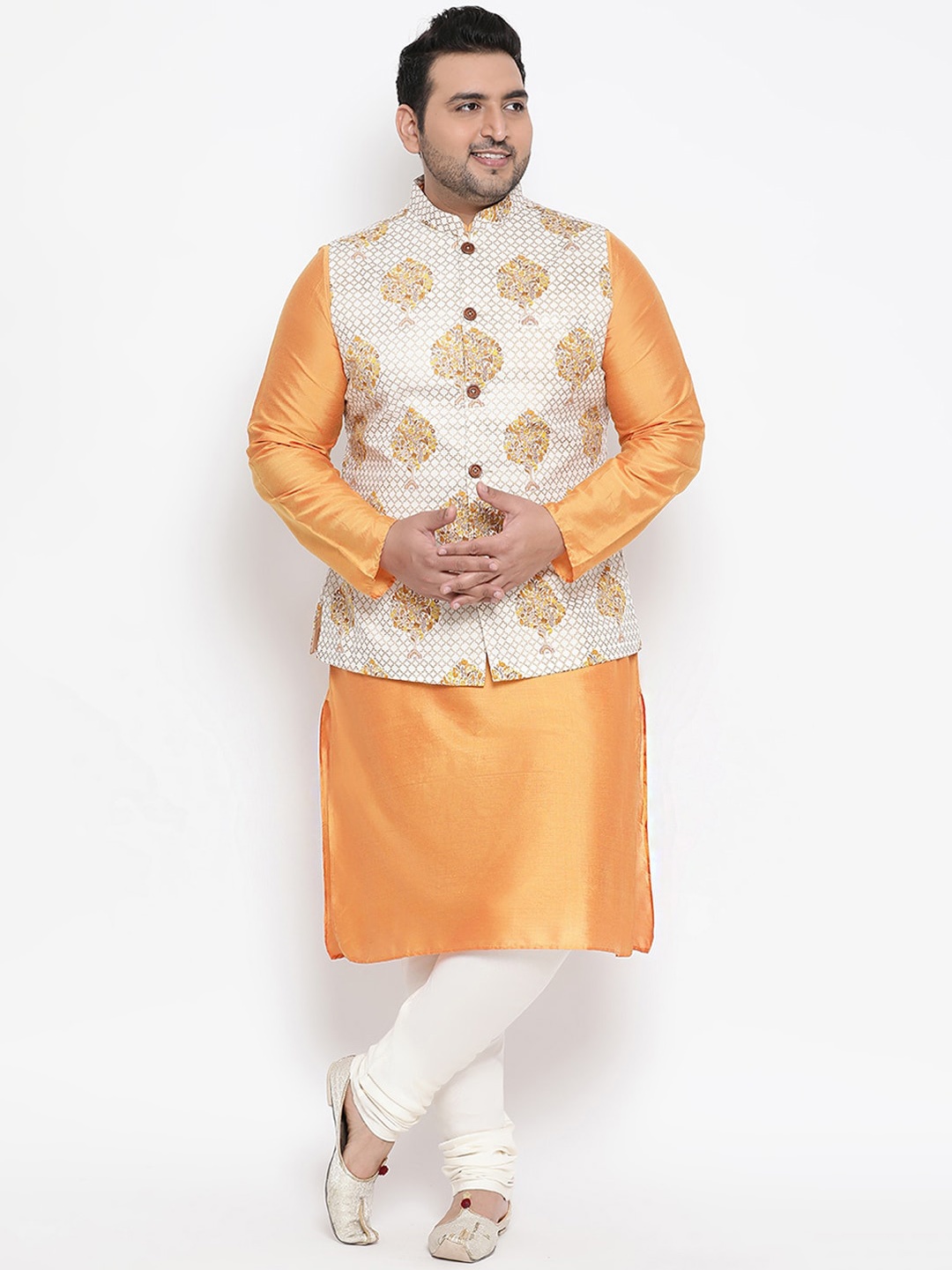 

KISAH PLUS Men Mustard & White Embroidered Kurta with Churidar
