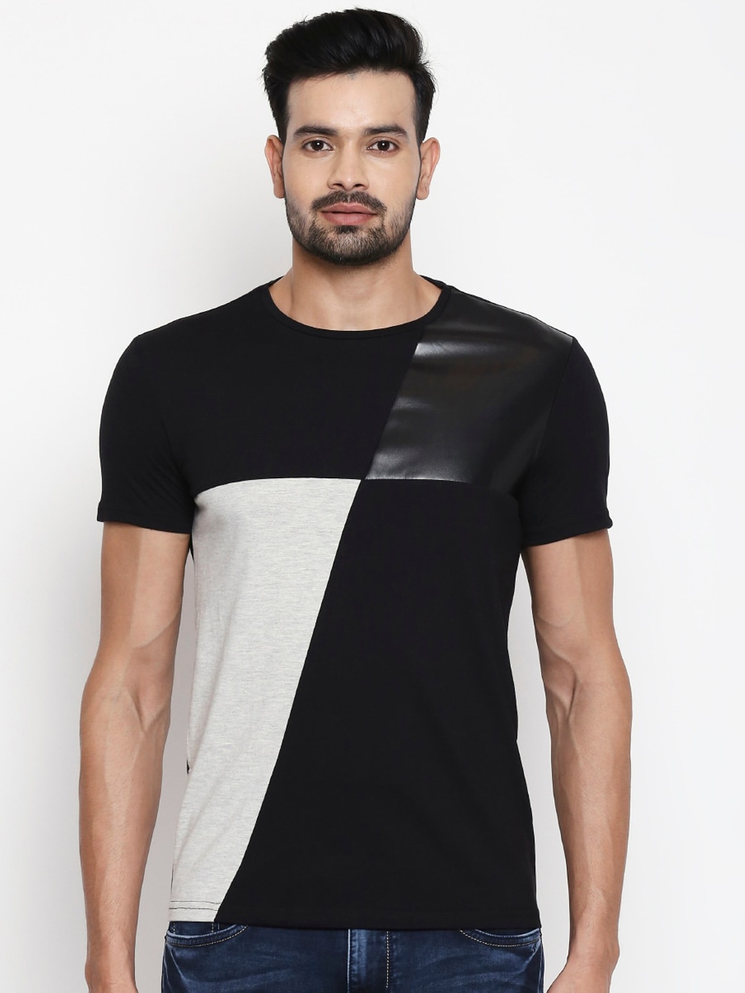 

People Men Black Colourblocked Round Neck T-shirt