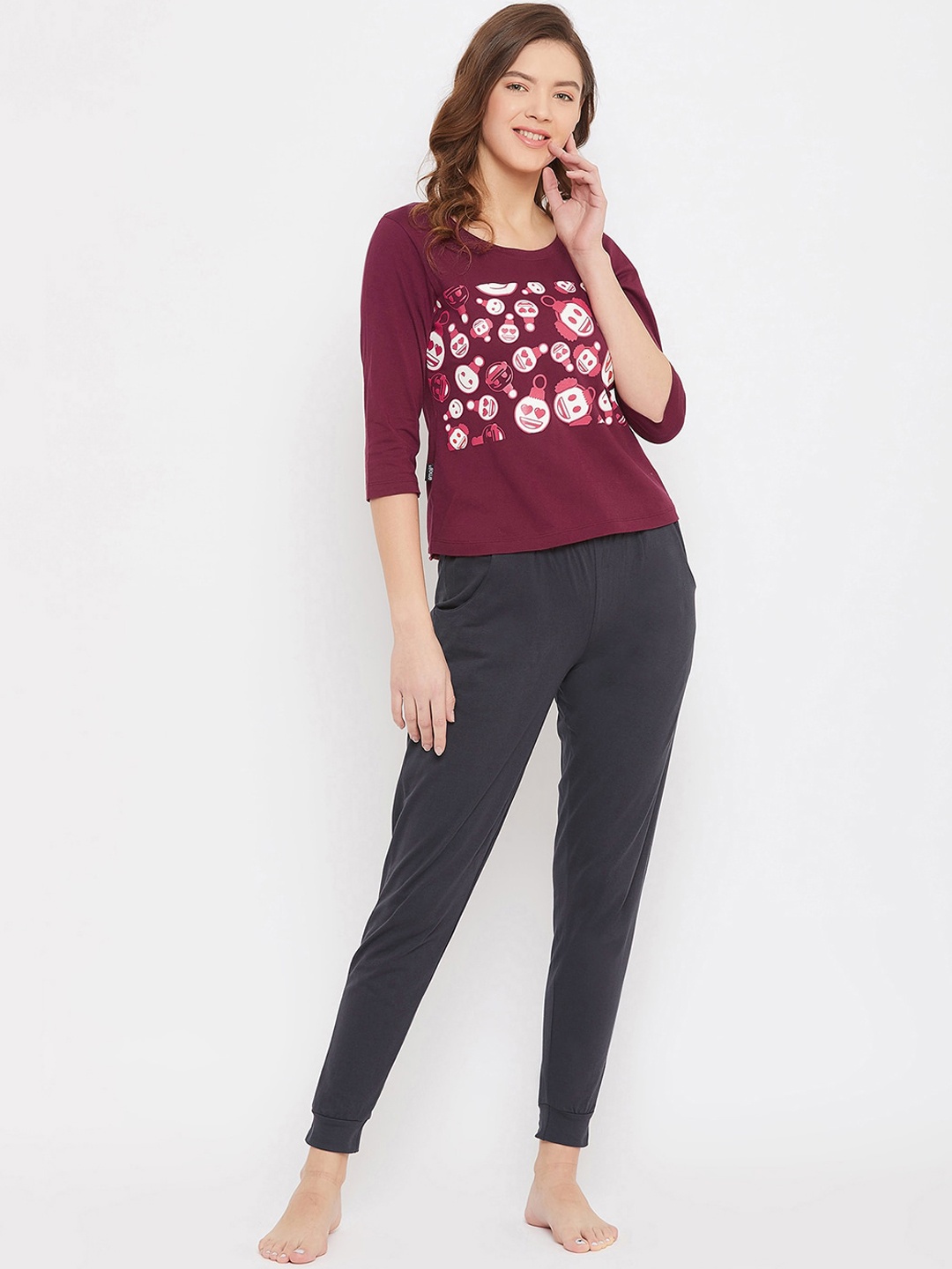 

Clovia Women Maroon & Charcoal Grey Printed Night suit