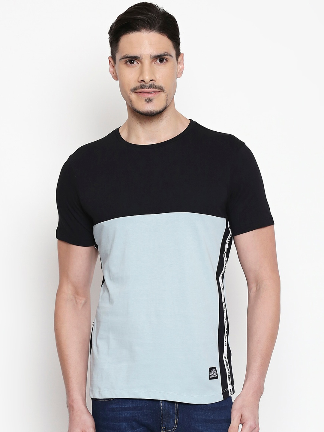 

People Men Blue Colourblocked Round Neck Cotton T-shirt