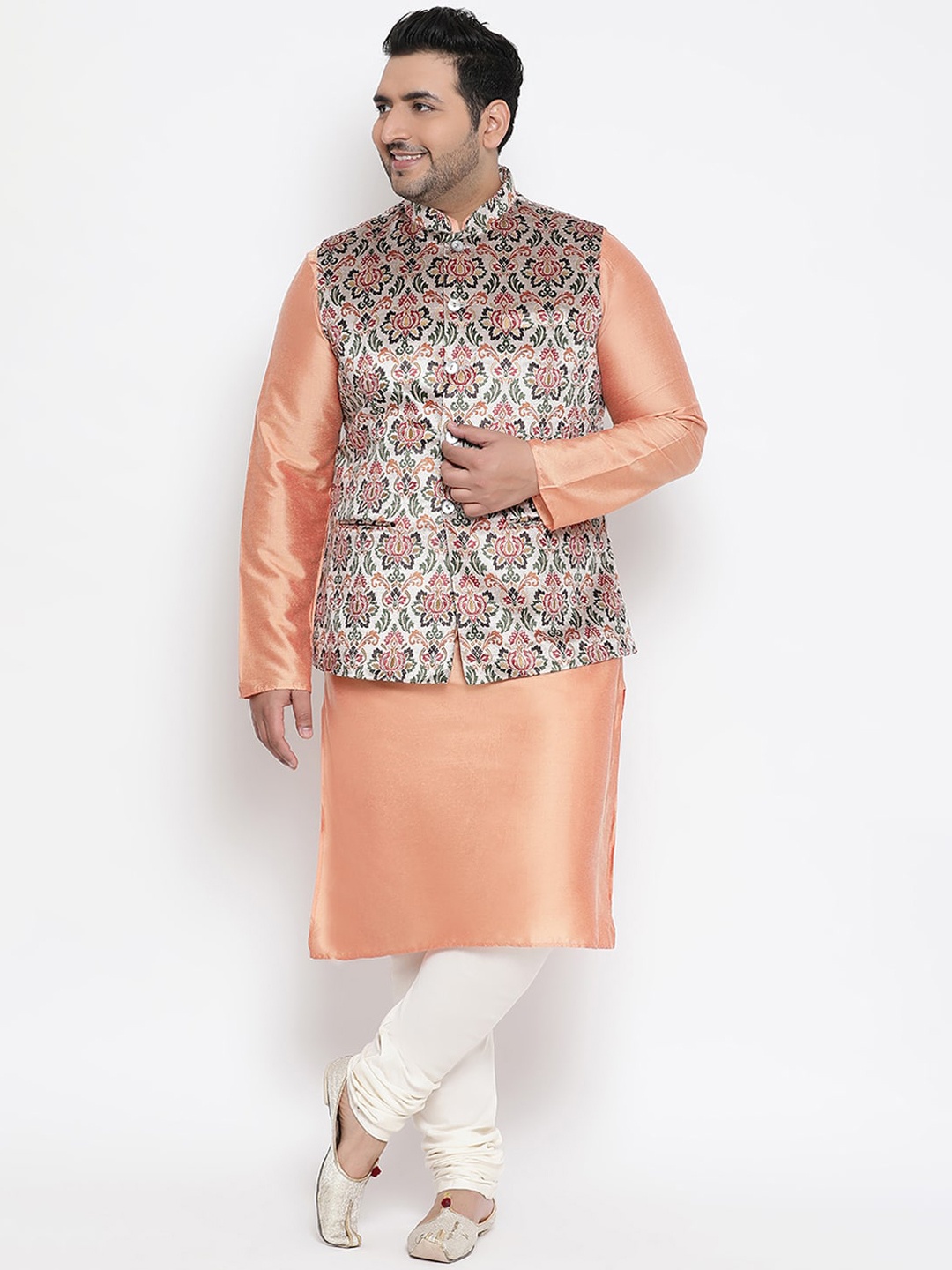 

KISAH PLUS Men Peach-Coloured & White Solid Kurta with Churidar & Nehru Jacket
