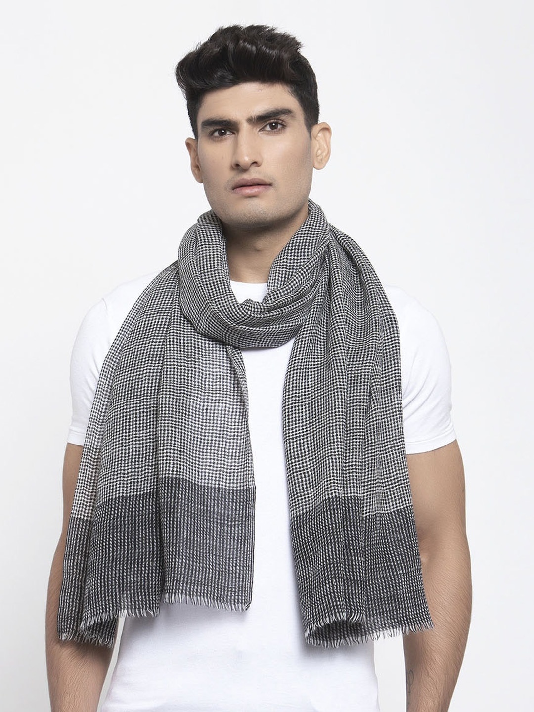 

Calvadoss Men Grey Colourblocked Woollen Sustainable Muffler