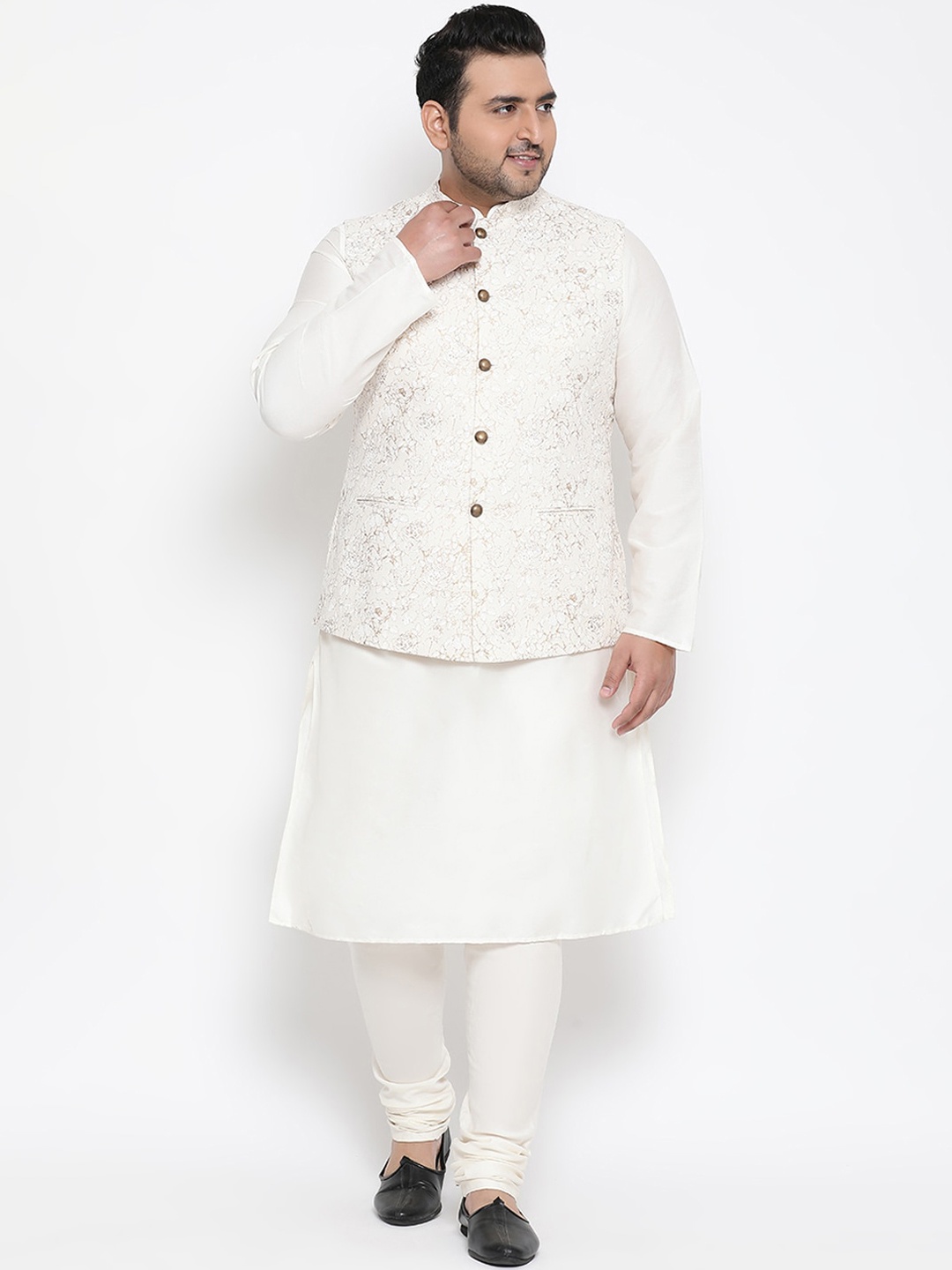 

KISAH PLUS Men White Solid Kurta with Churidar