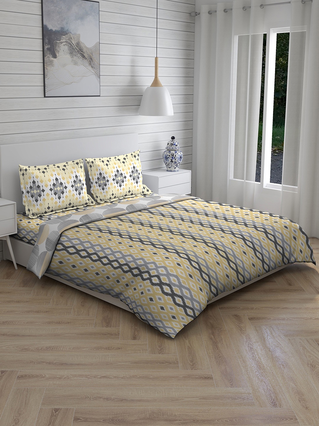 

Layers Yellow & Grey Printed Double Bedding Set With Comforter