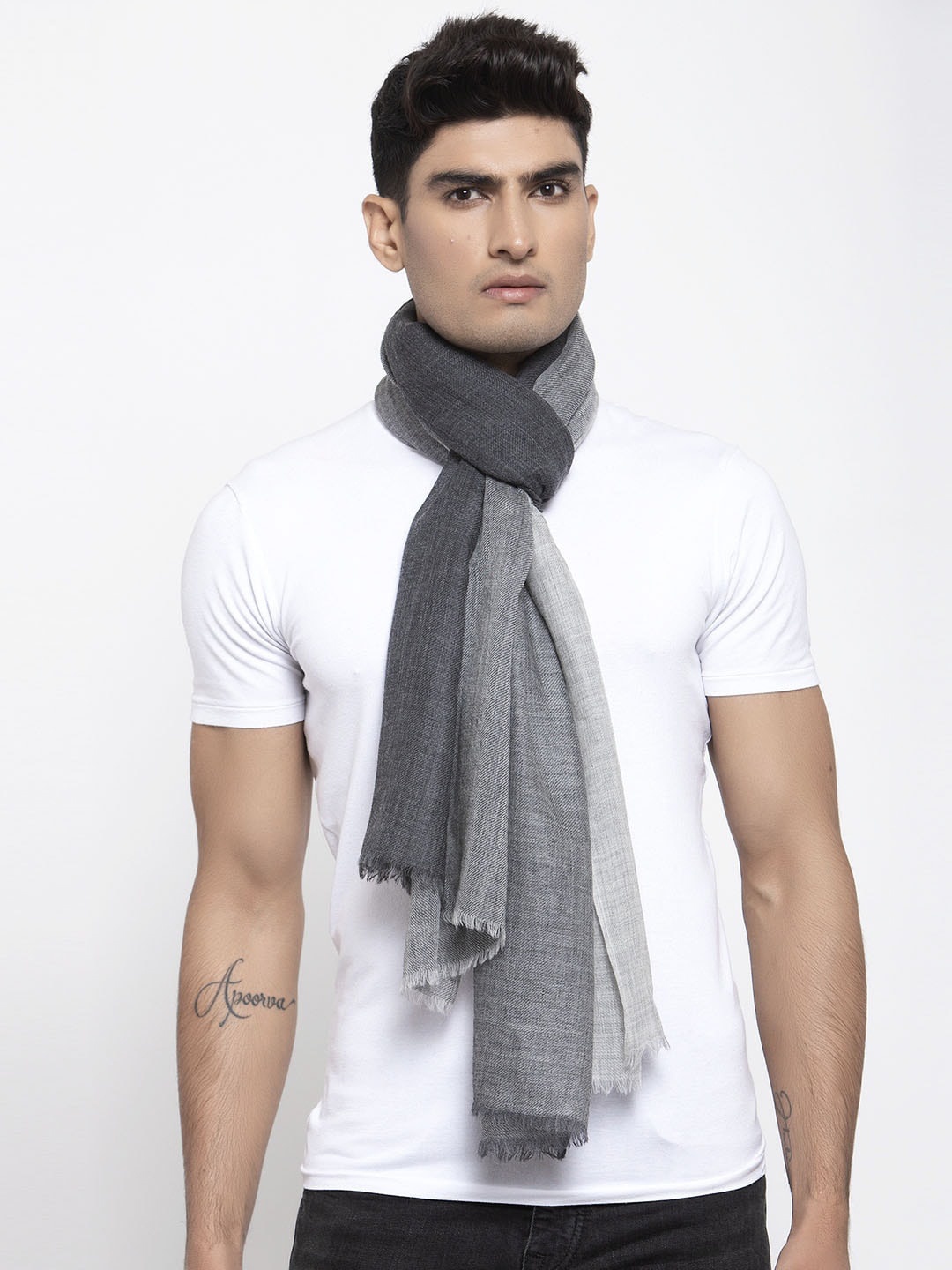 

Calvadoss Men Grey Colourblocked Woollen Sustainable Muffler