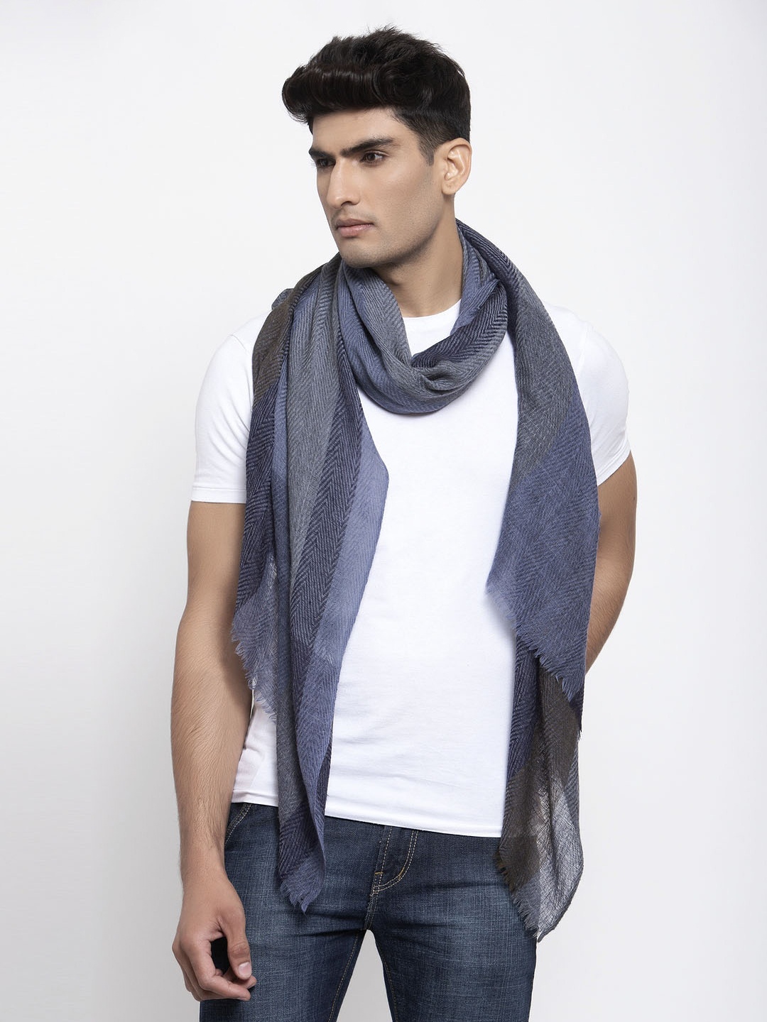 

Calvadoss Men Blue & Grey Woven Design Sustainable Muffler
