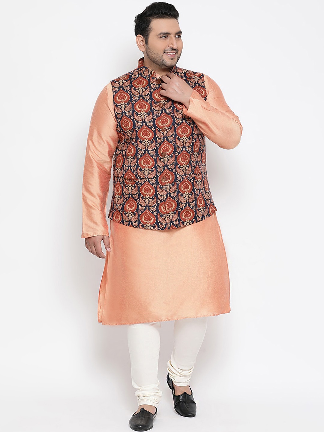 

KISAH PLUS Men Peach-Coloured & Off-White Solid Kurta with Churidar & Nehru Jacket