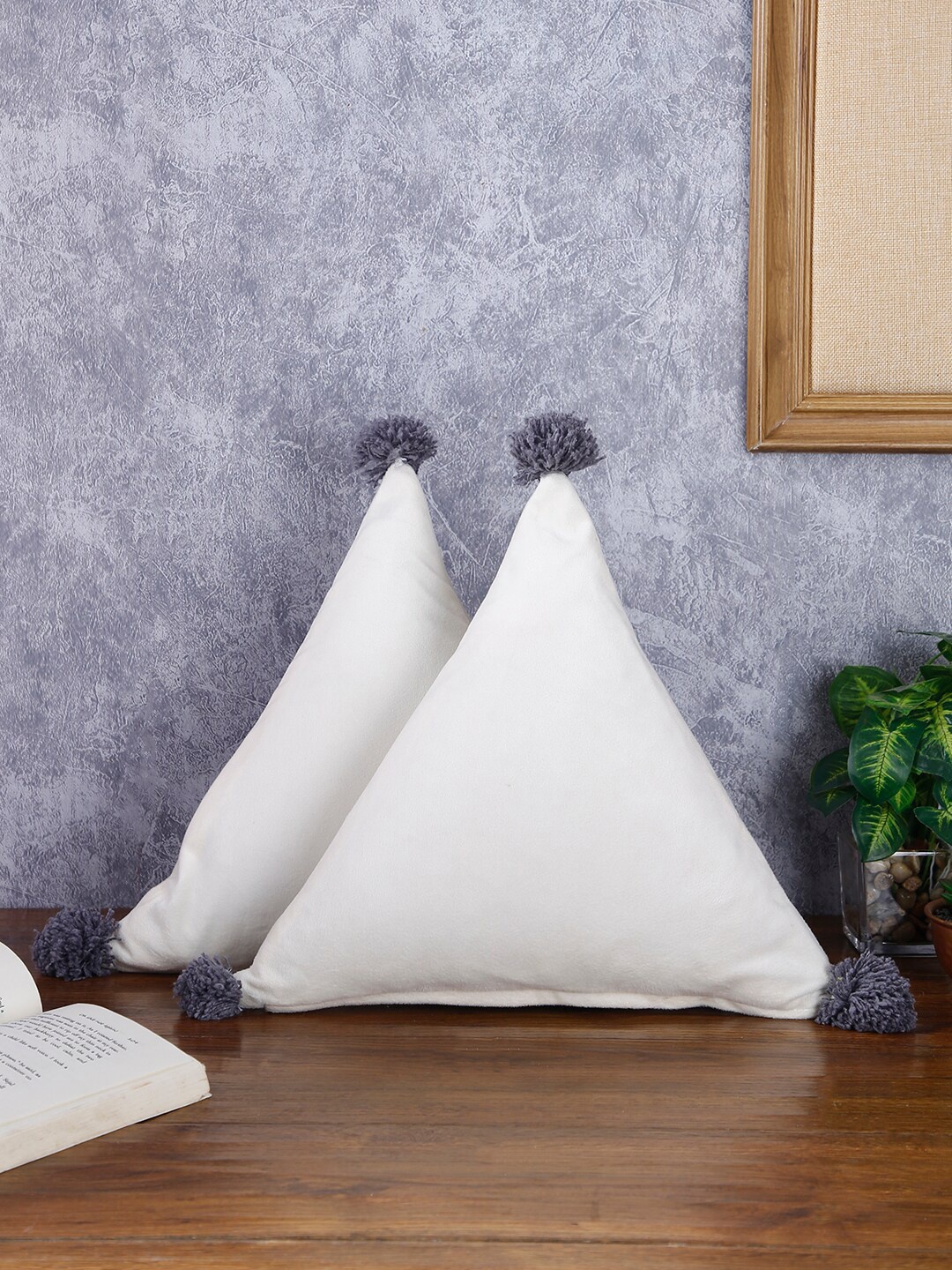 eyda Set Of 2 White Solid Triangular Velvet Cushions