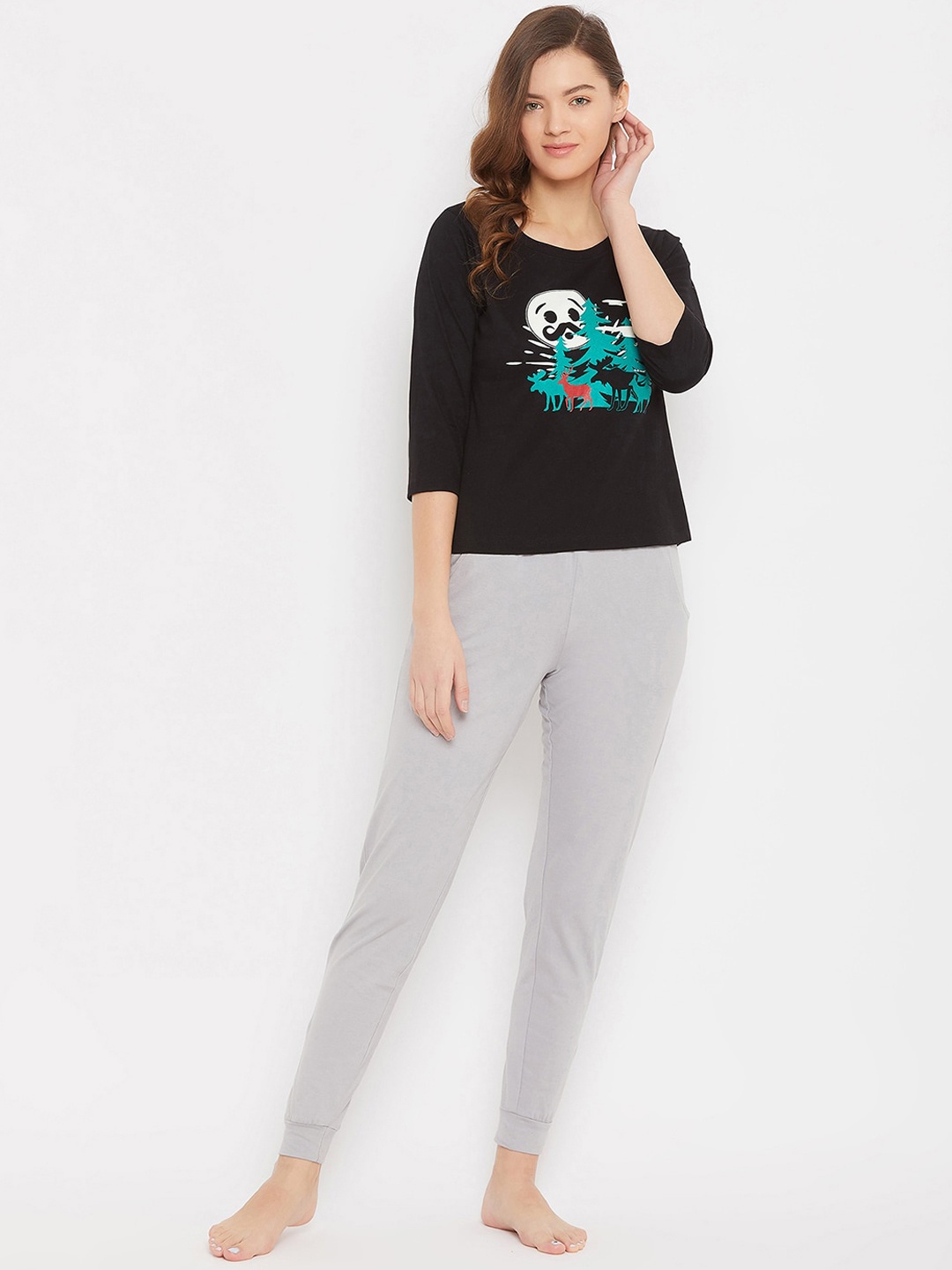 

Clovia Women Black & Grey Christmas Print Night Suit
