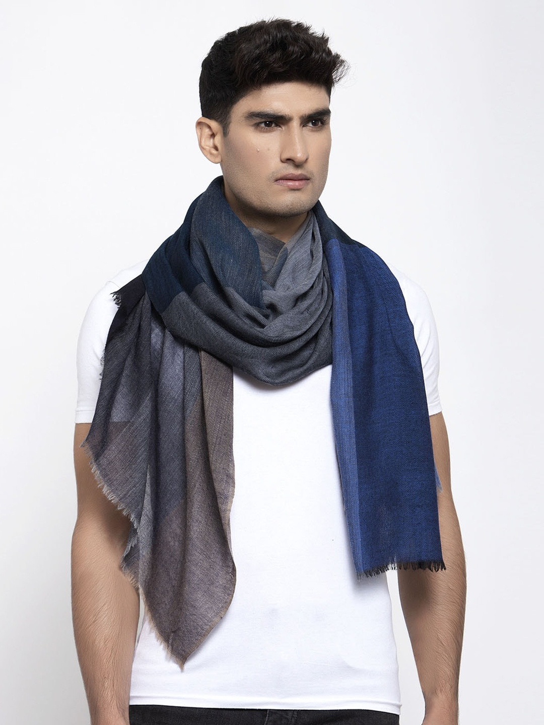 

Calvadoss Men Blue & Grey Colourblocked Sustainable Muffler
