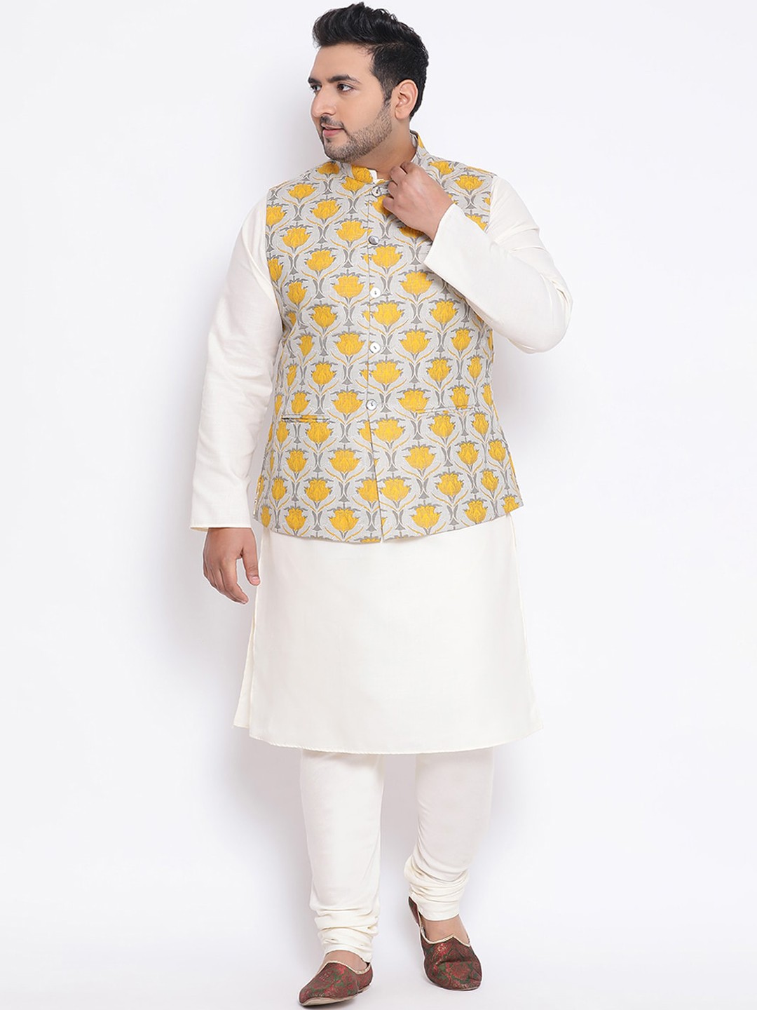 

KISAH PLUS Men Off-White & Grey Solid Kurta with Pyjamas & Jacket