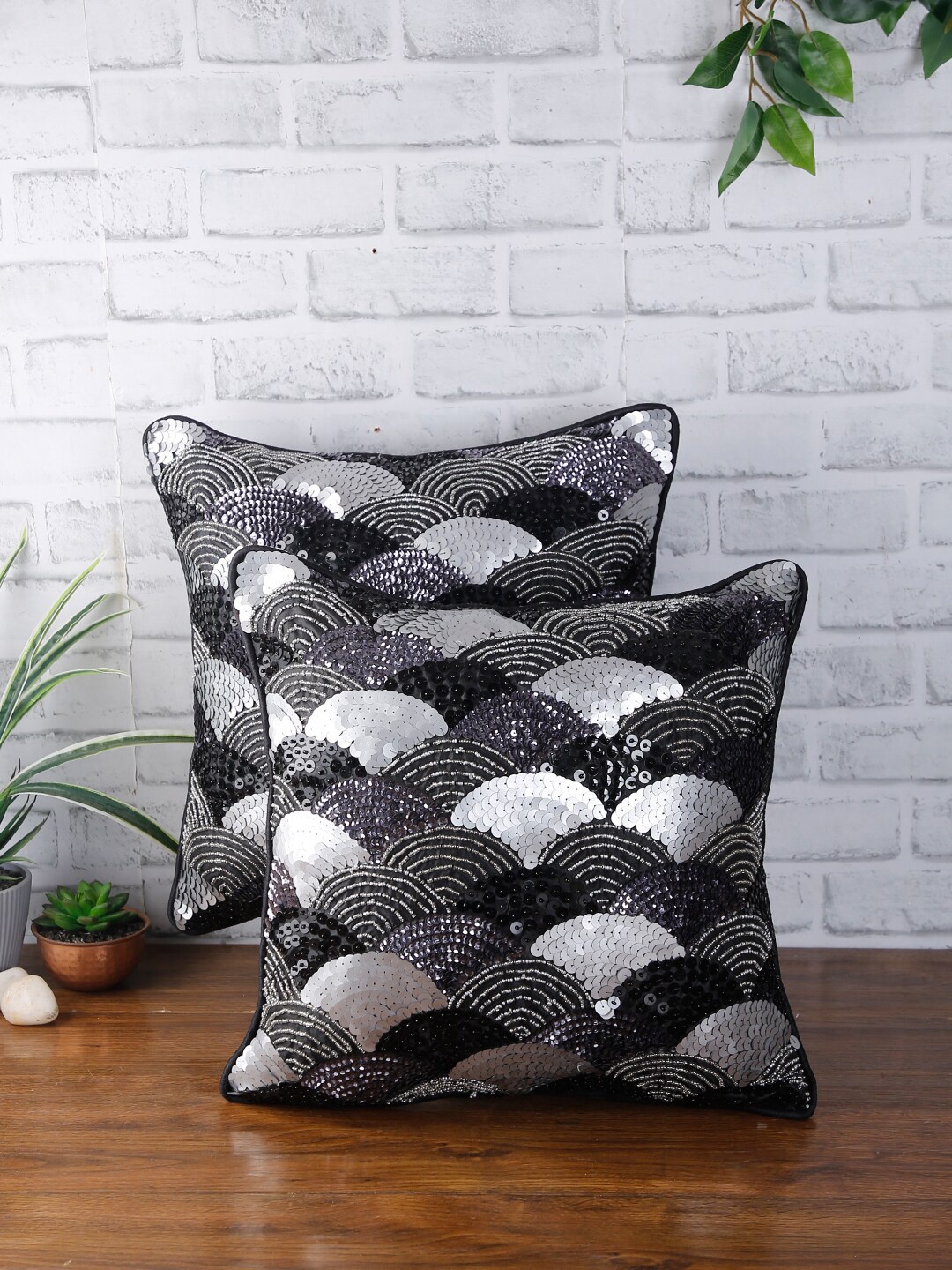 

eyda Set of 2 Black & Silver-Coloured Embellished Square Velvet Cushion Covers