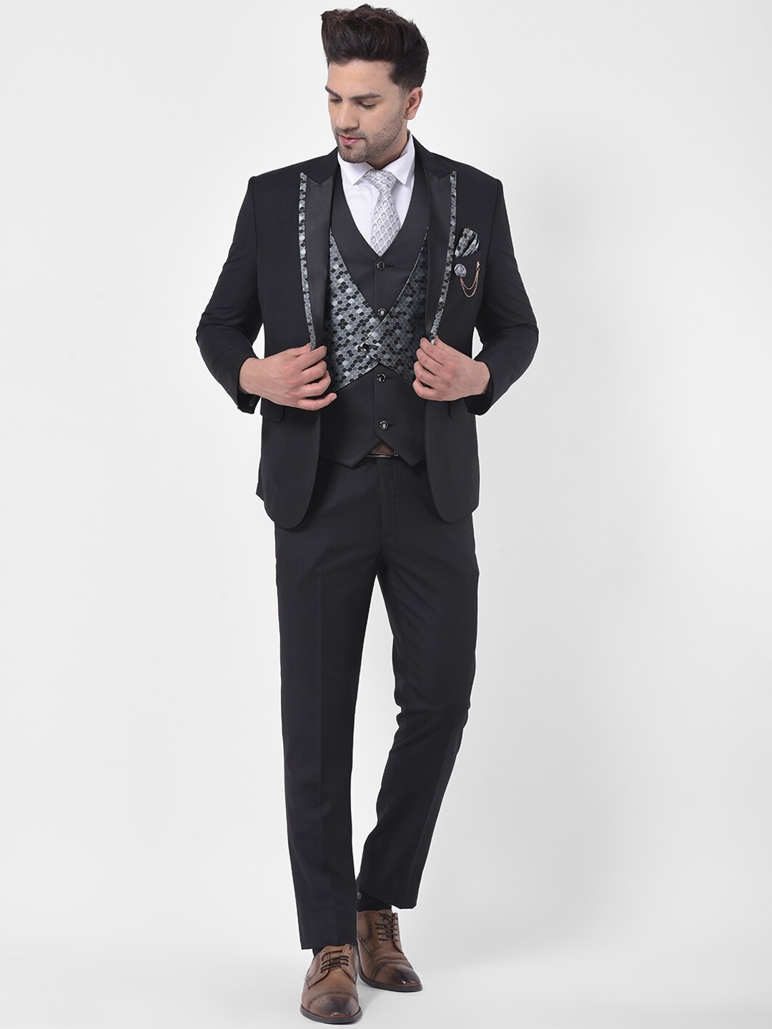 

LUXURAZI Men Black Solid Single-Breasted Tailored-Fit Party Suit