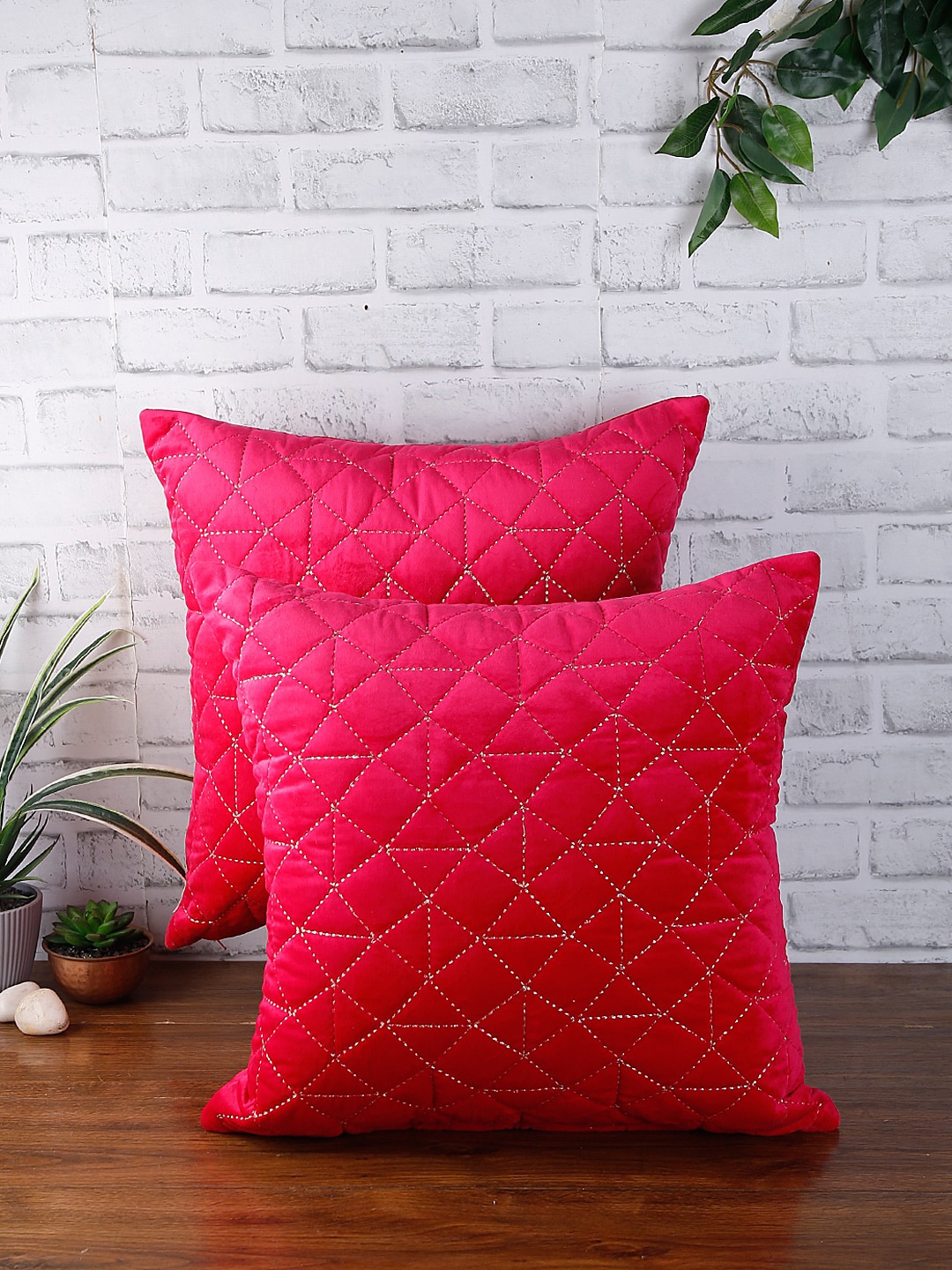 

eyda Set of 2 Fuchsia Textured Square Velvet Cushion Covers