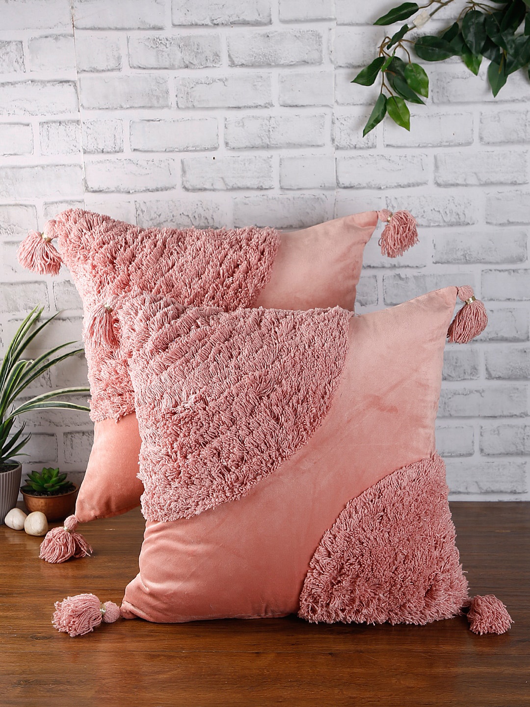

eyda Set of 2 Peach-Coloured Textured Square Velvet Cushion Covers