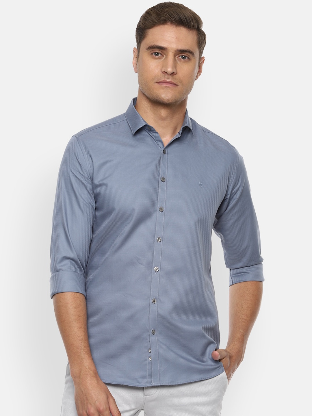 

V Dot Men Blue Slim Fit Solid Cotton Casual Shirt