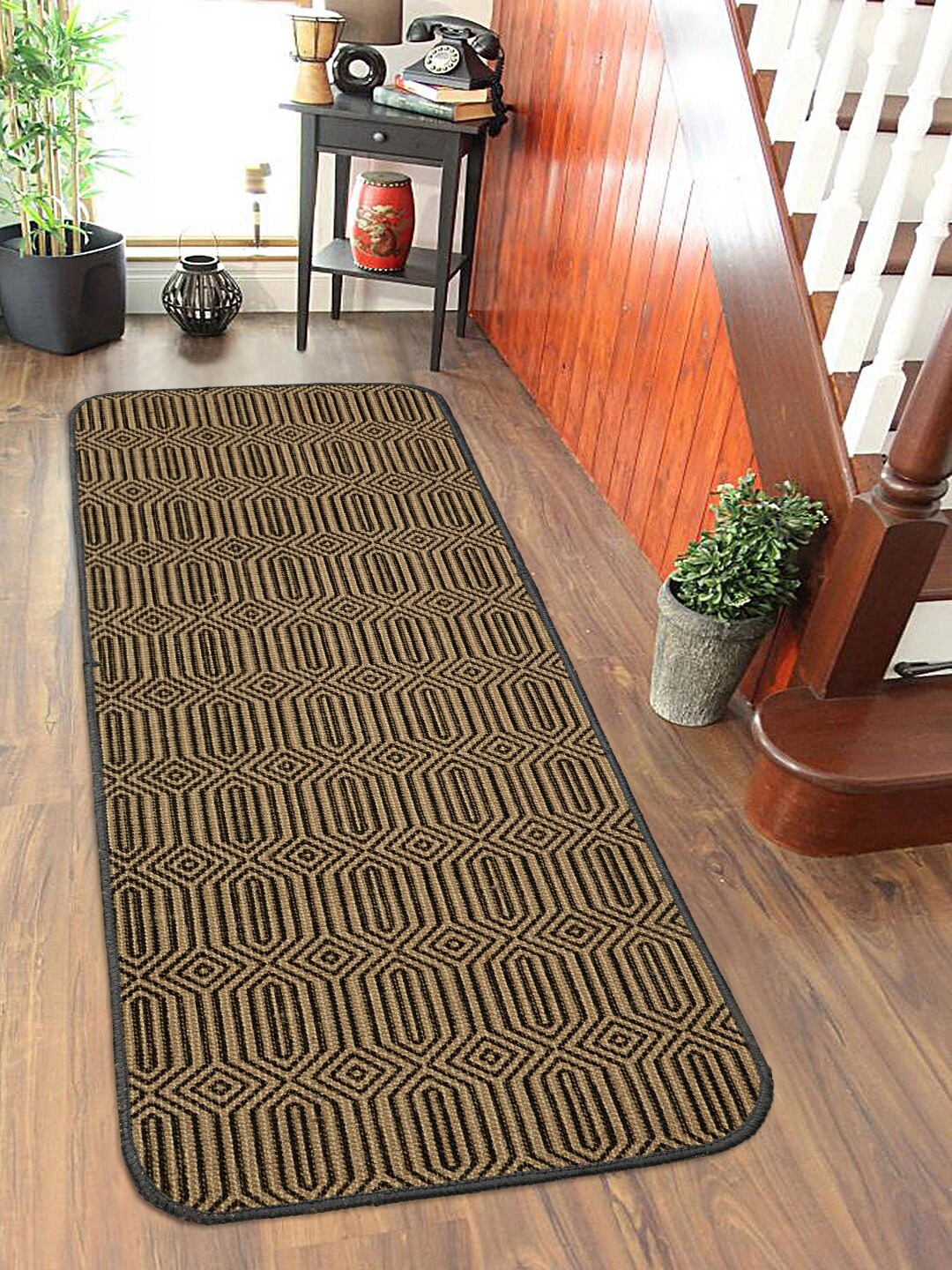 

Saral Home Grey & Beige Abstract Antiskid Floor Runner