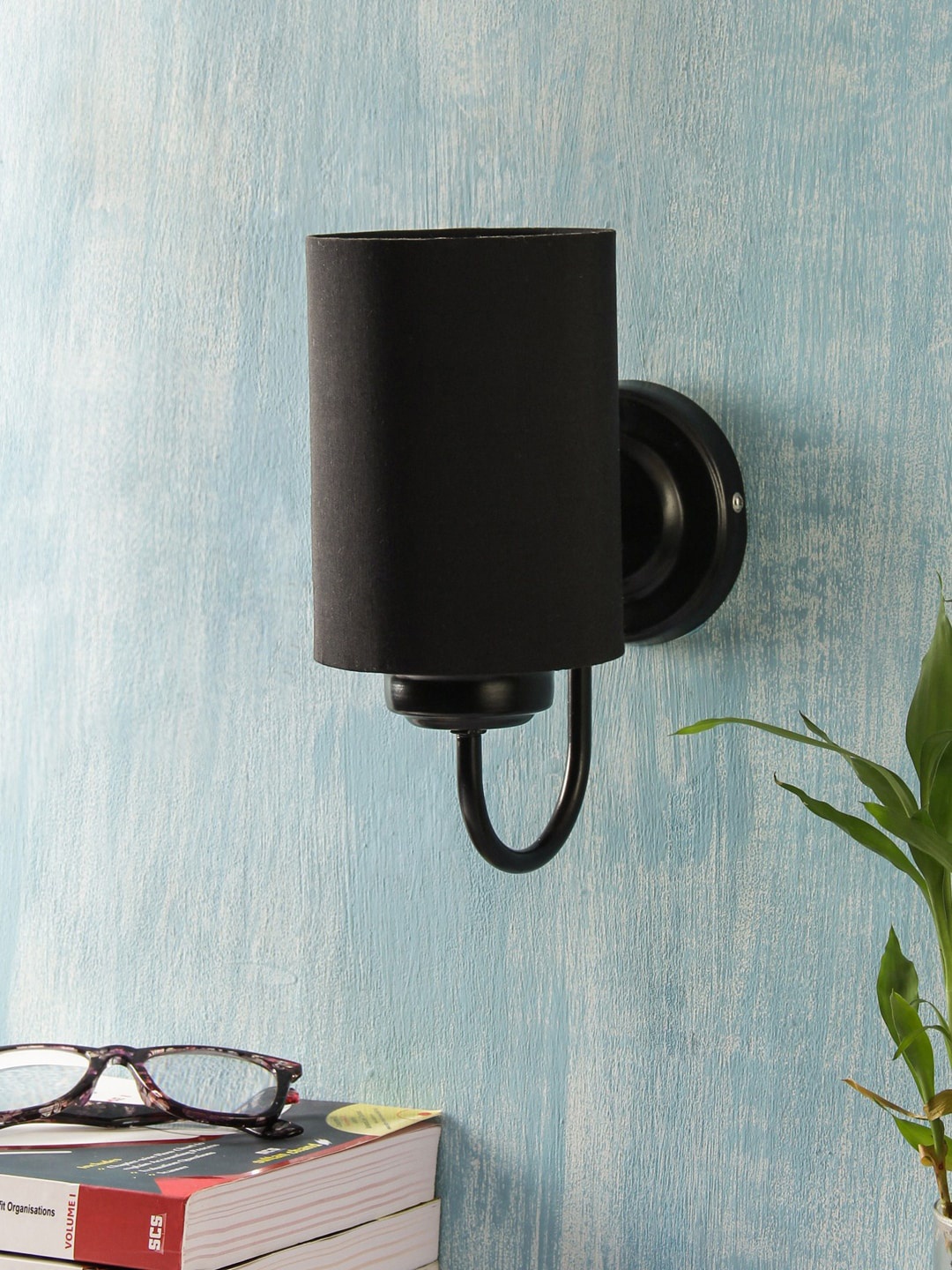 

Devansh Black Solid Traditional Wallchiere Lamp