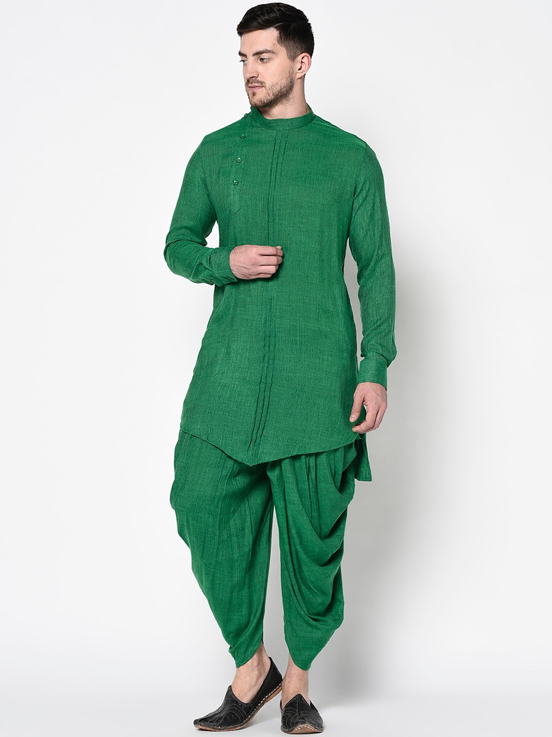 

DEYANN Men Green Solid Kurta with Patiala