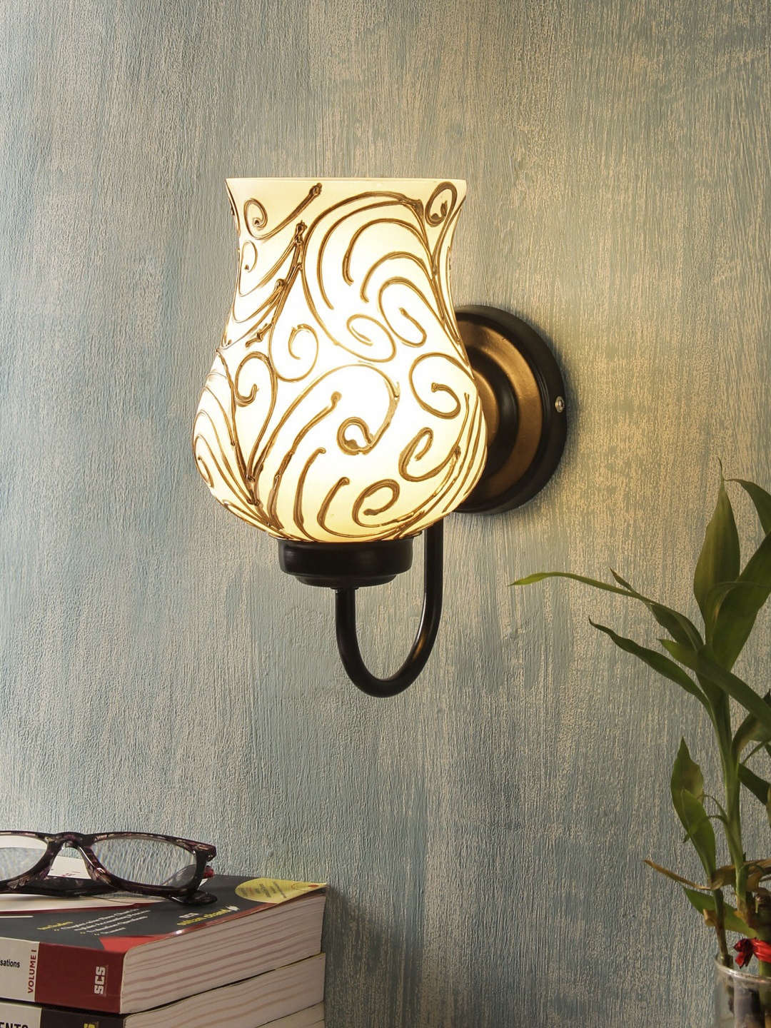 

Devansh White & Gold-Coloured Mosaic Design Wallchiere