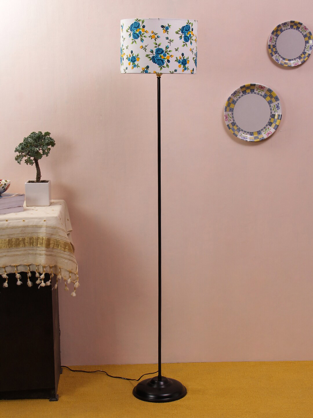 

Devansh White & Blue Printed Traditional Club Lamp