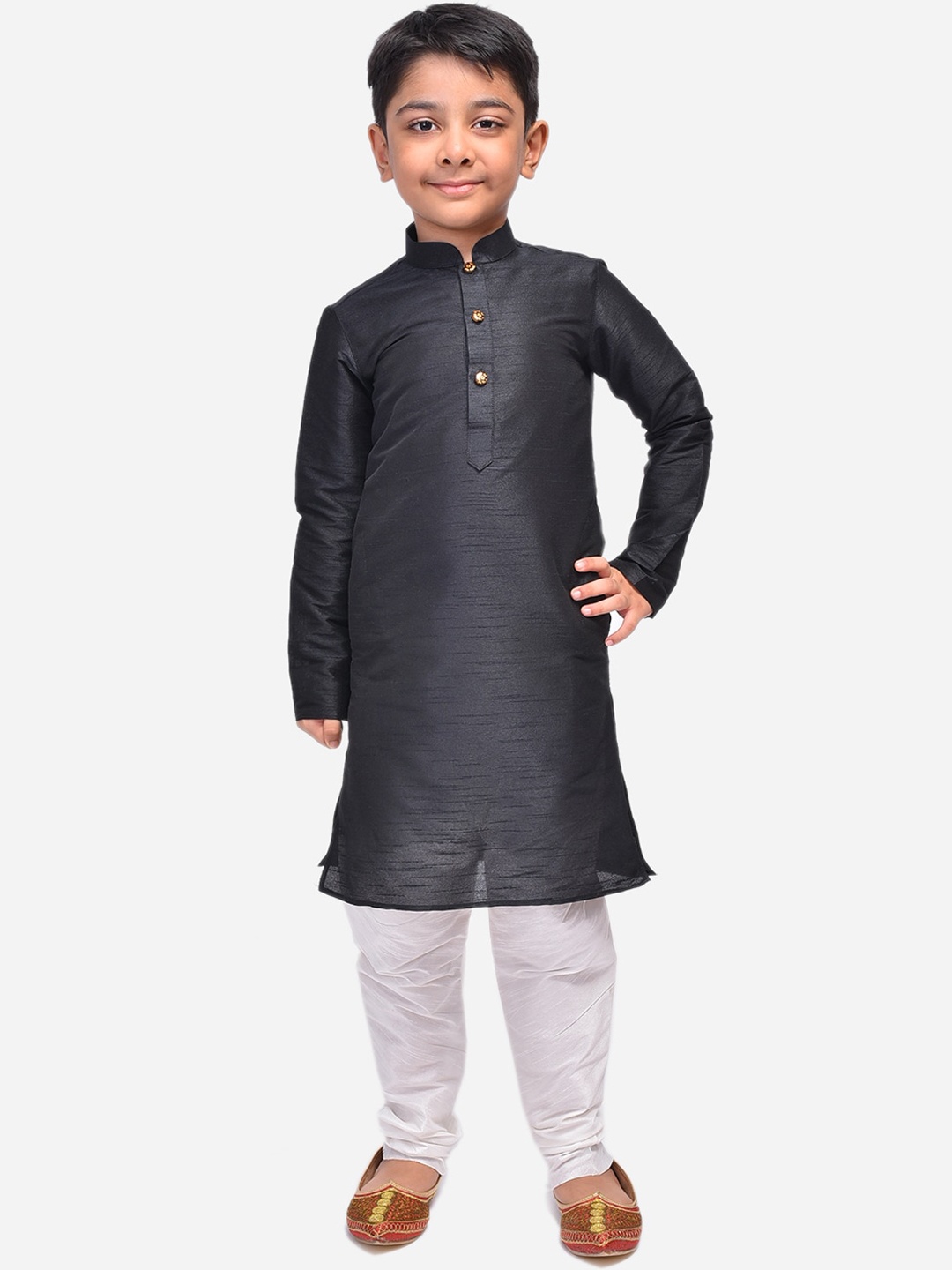 

NAMASKAR Boys Black Solid Straight Kurta