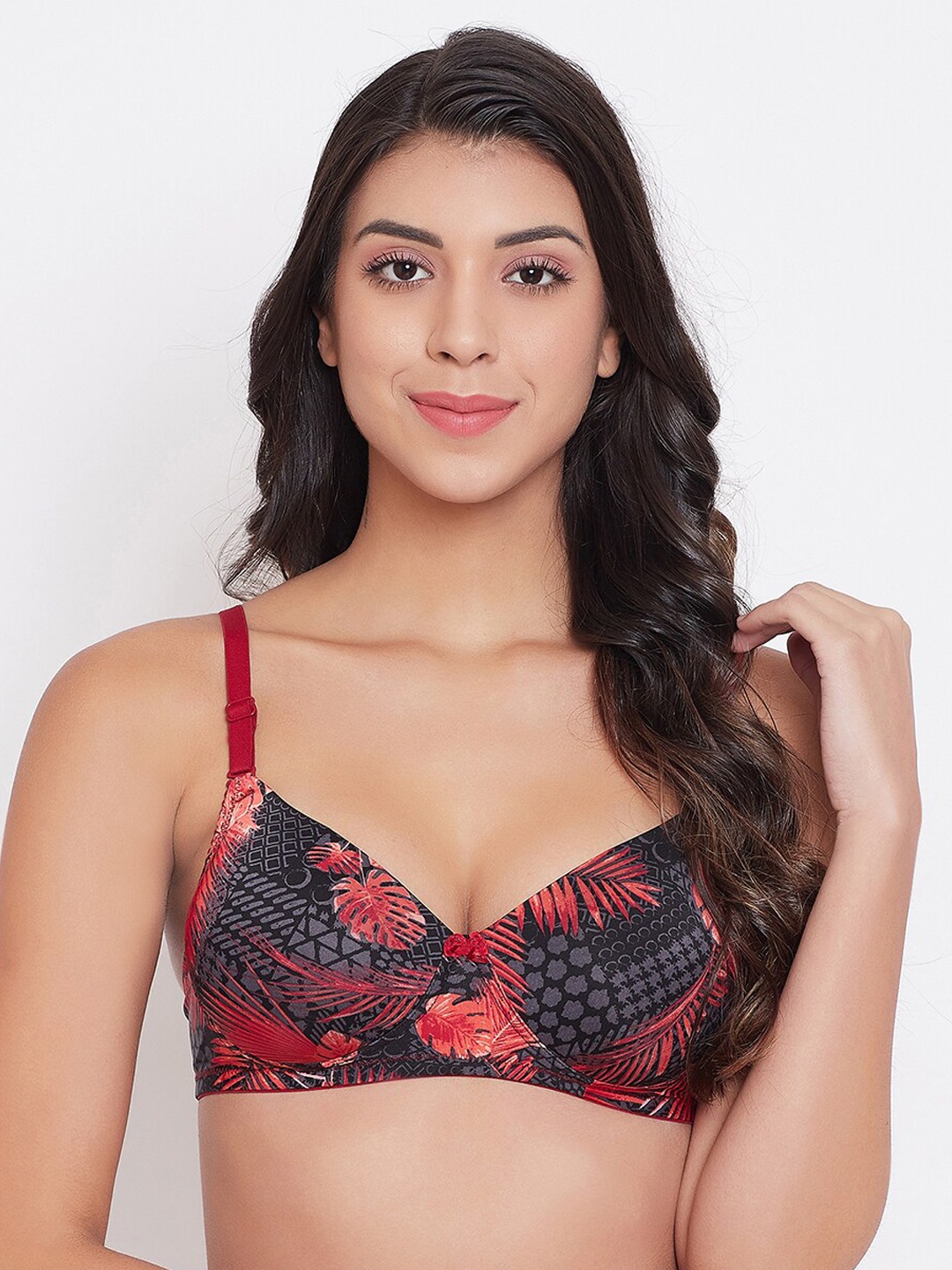 

Clovia Black & Red Printed Non-Wired Lightly Padded T-shirt Bra BR0738I1336E