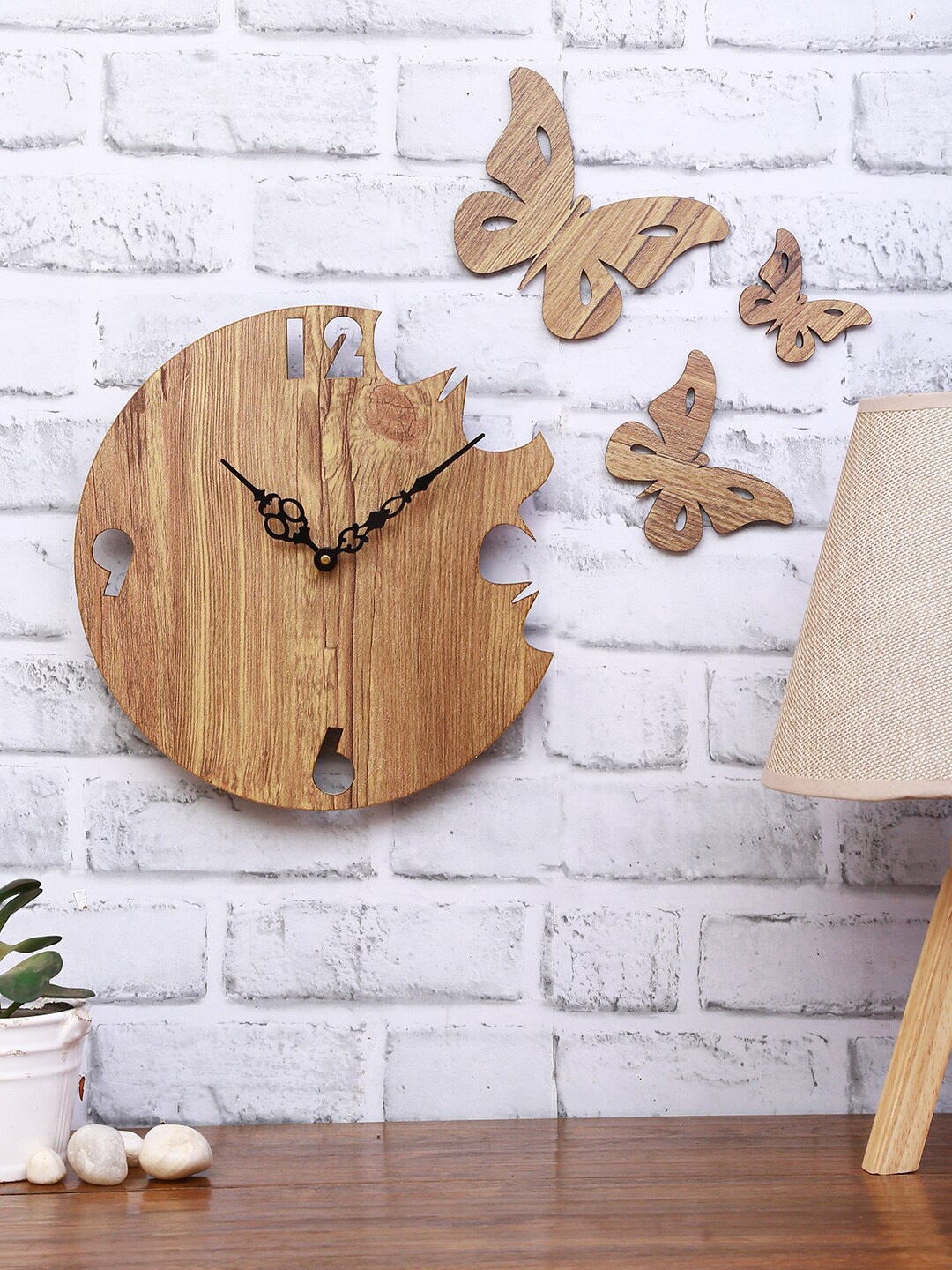 

ROMEE Beige Round Solid 27 cm Analogue Wall Clock