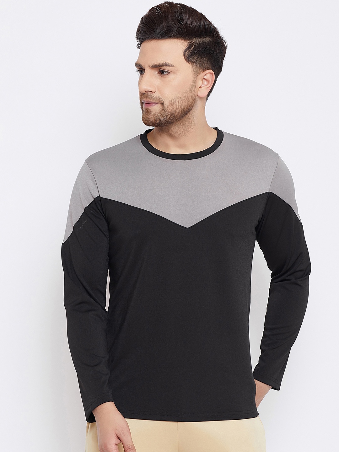 

armure Men Black Colourblocked Round Neck T-shirt