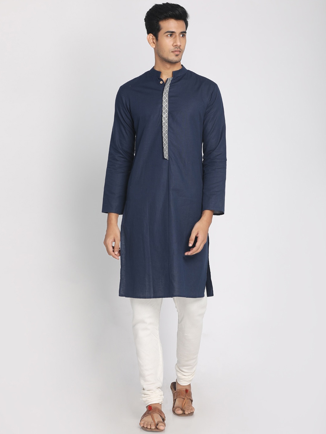 

Nakshi Men Navy Blue Solid Straight Kurta