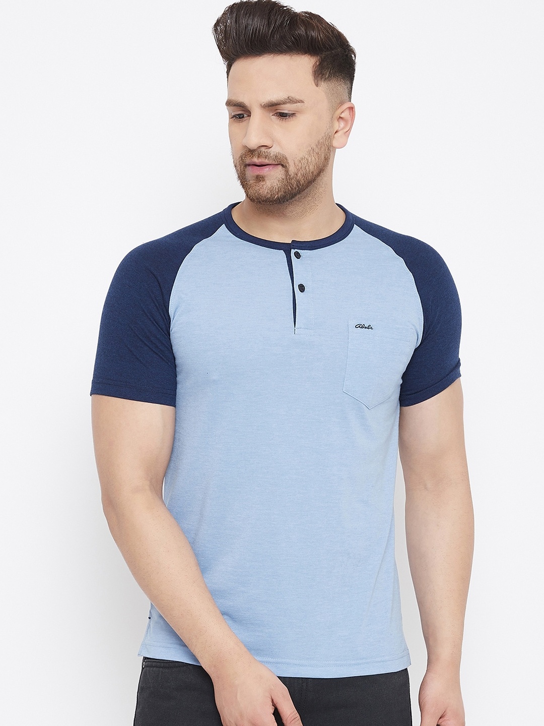 

Adobe Men Blue Solid Henley Neck T-shirt
