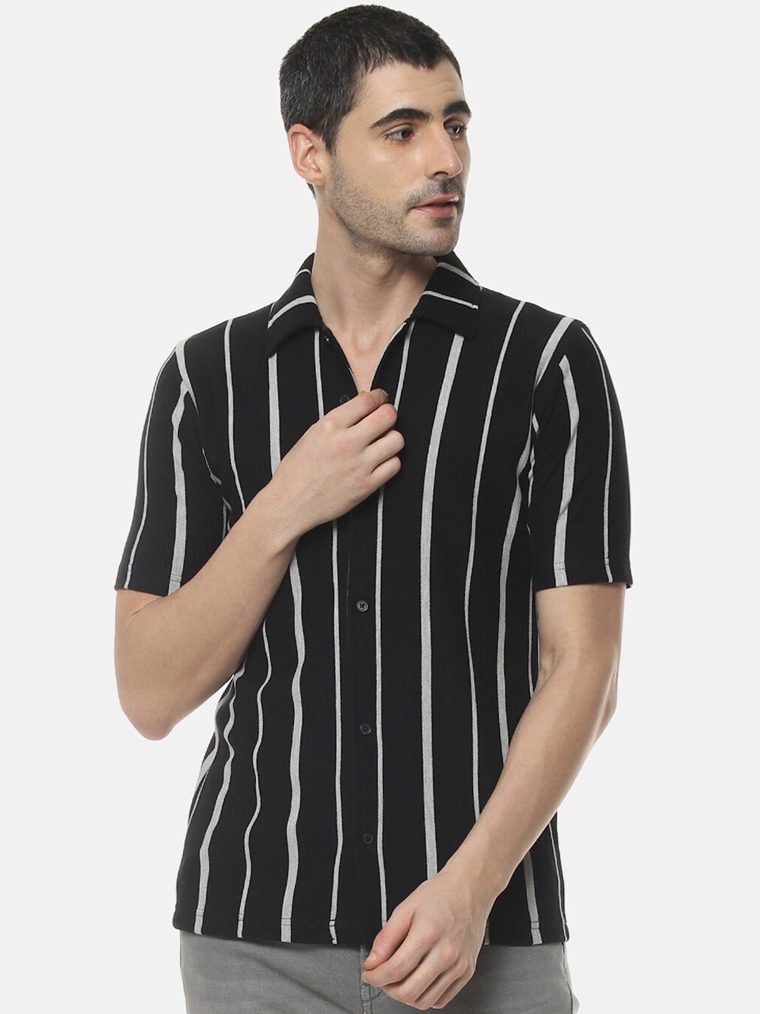 

Campus Sutra Men Black Regular Fit Striped Casual Shirt