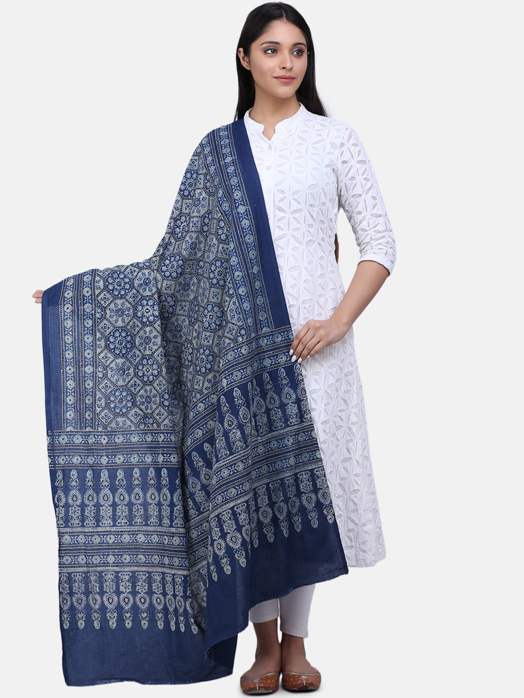 

THE WEAVE TRAVELLER Navy Blue & White Printed Dupatta