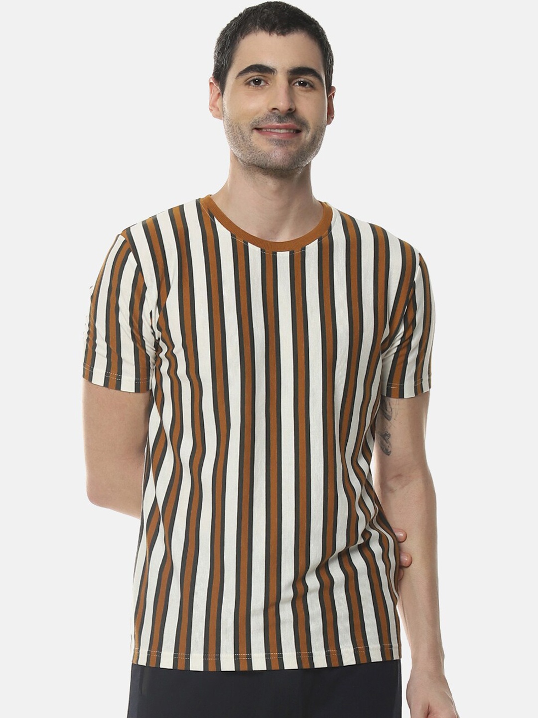 Campus Sutra Men Off-White Striped Round Neck T-shirt