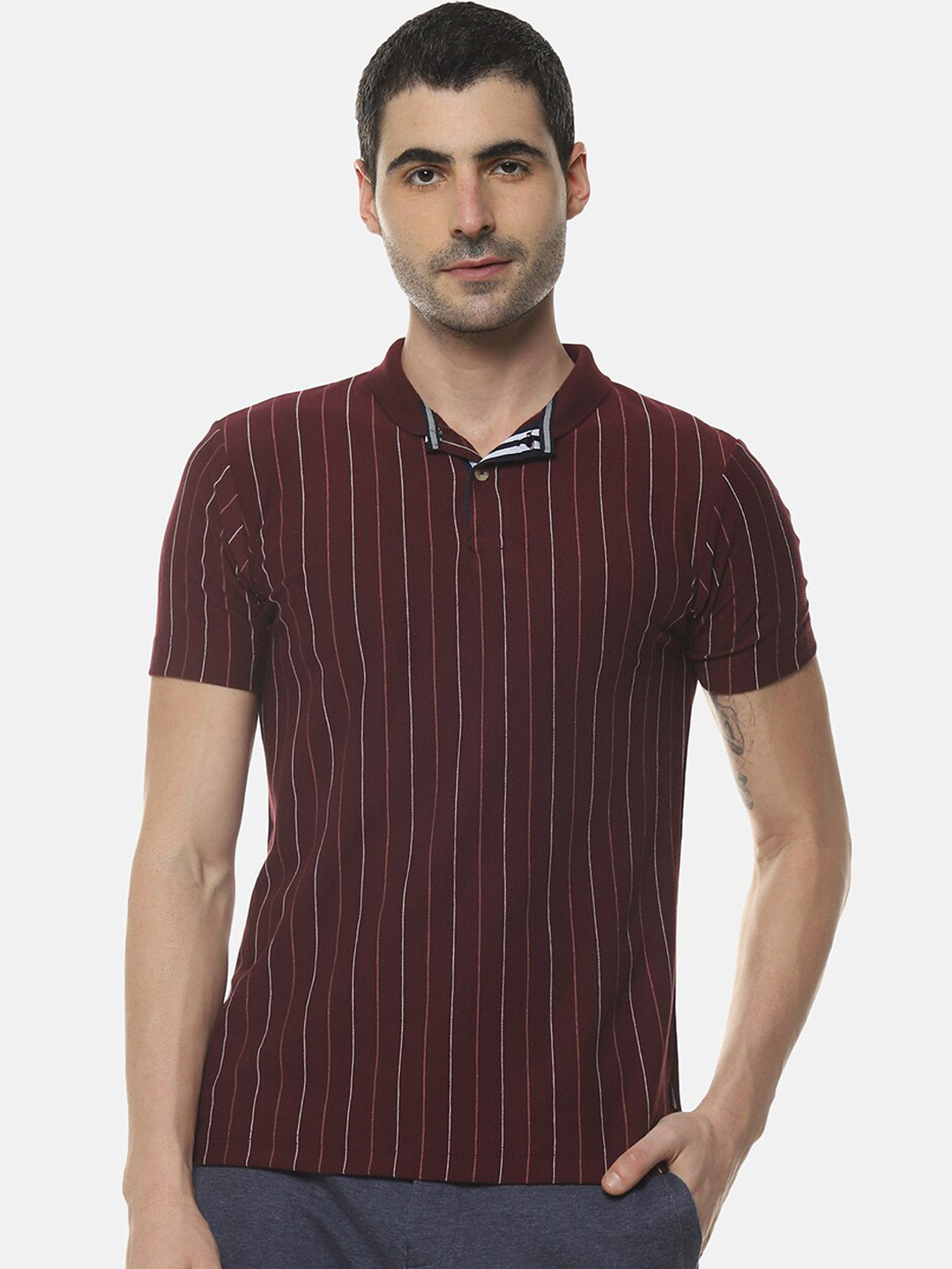 

Campus Sutra Men Maroon Printed Round Neck T-shirt