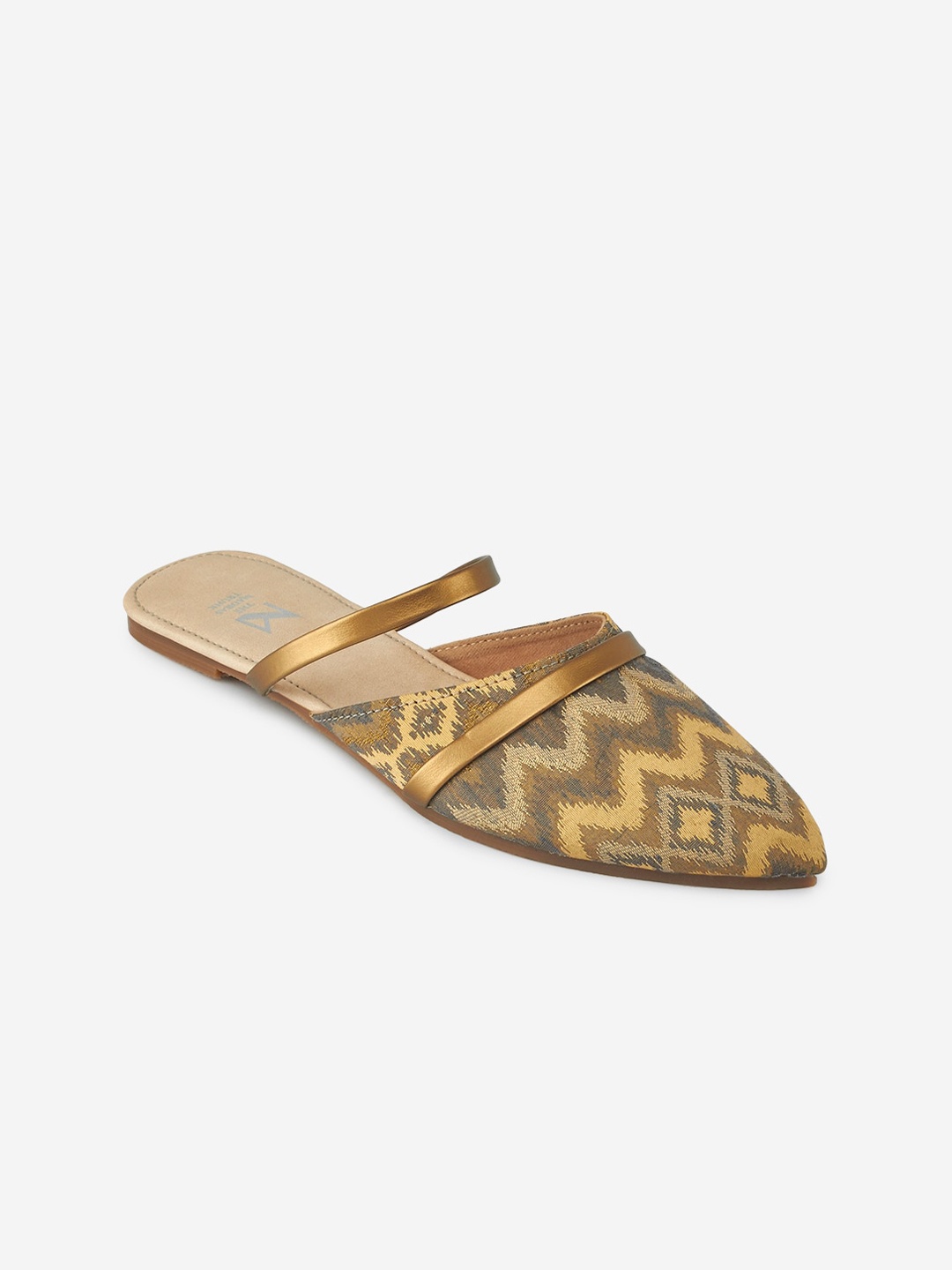 

THE MADRAS TRUNK Women Beige Woven Design Leather Mules