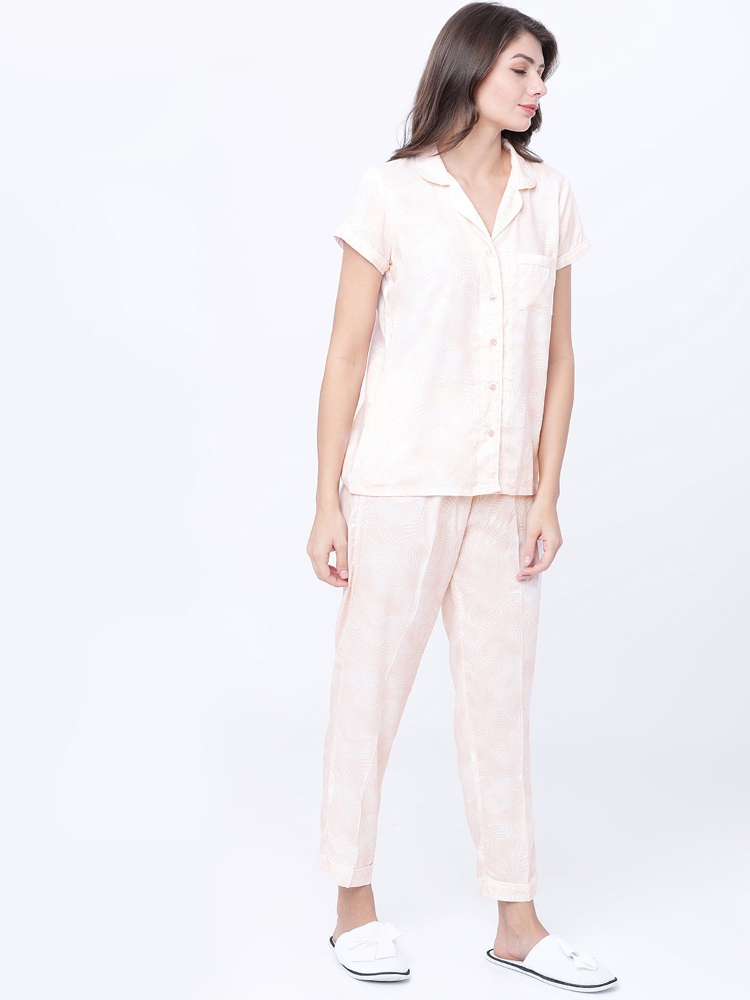 

Tokyo Talkies Women Peach Coloured & White Printed Night Suit