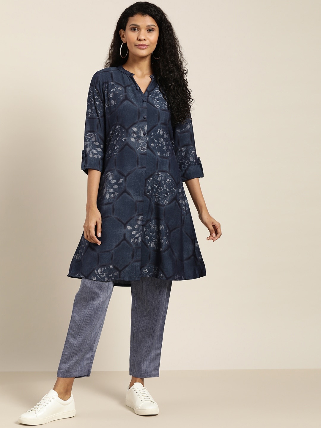 

Sangria Women Navy Blue Floral Printed Kurta