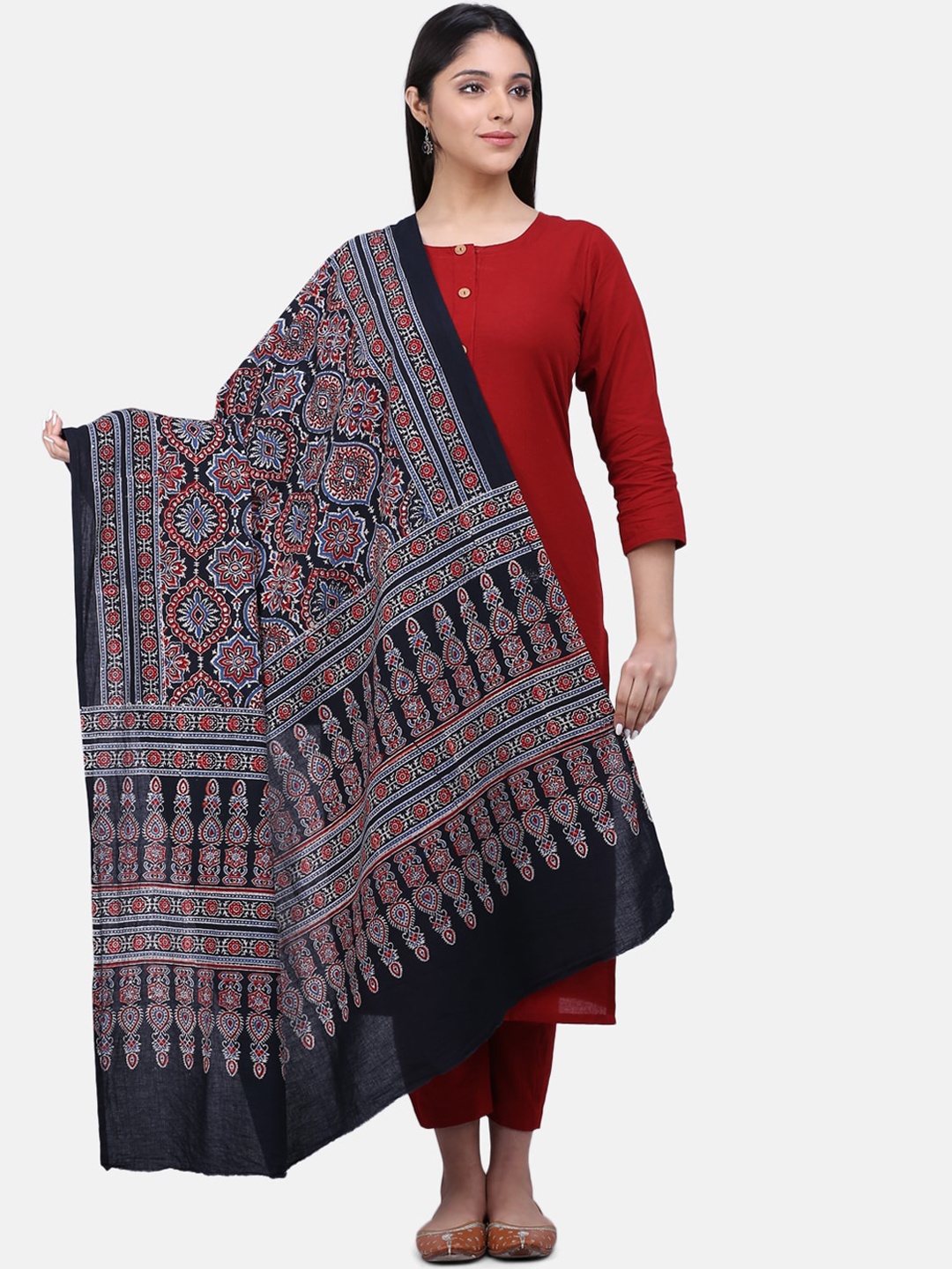 

THE WEAVE TRAVELLER Black Printed Dupatta