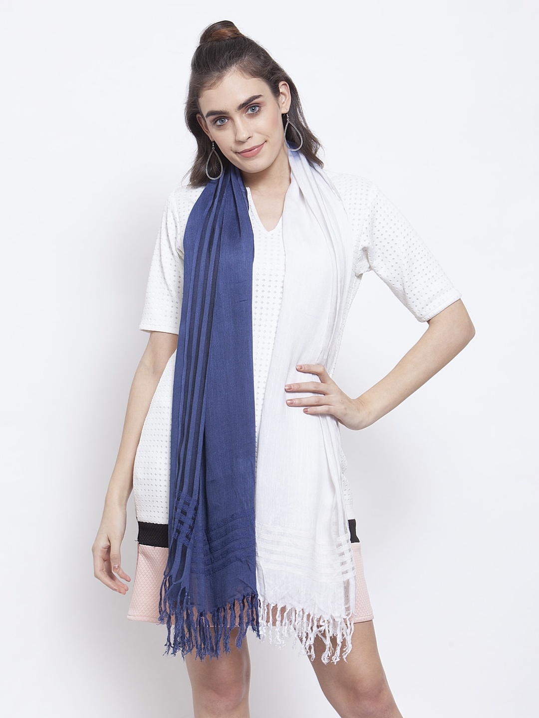 

J Style Women Blue & White Solid Stole