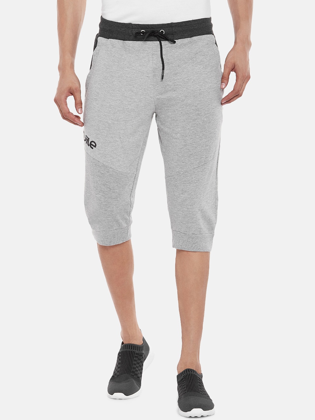 

Ajile by Pantaloons Men Grey Melange Solid Slim Fit Regular Shorts