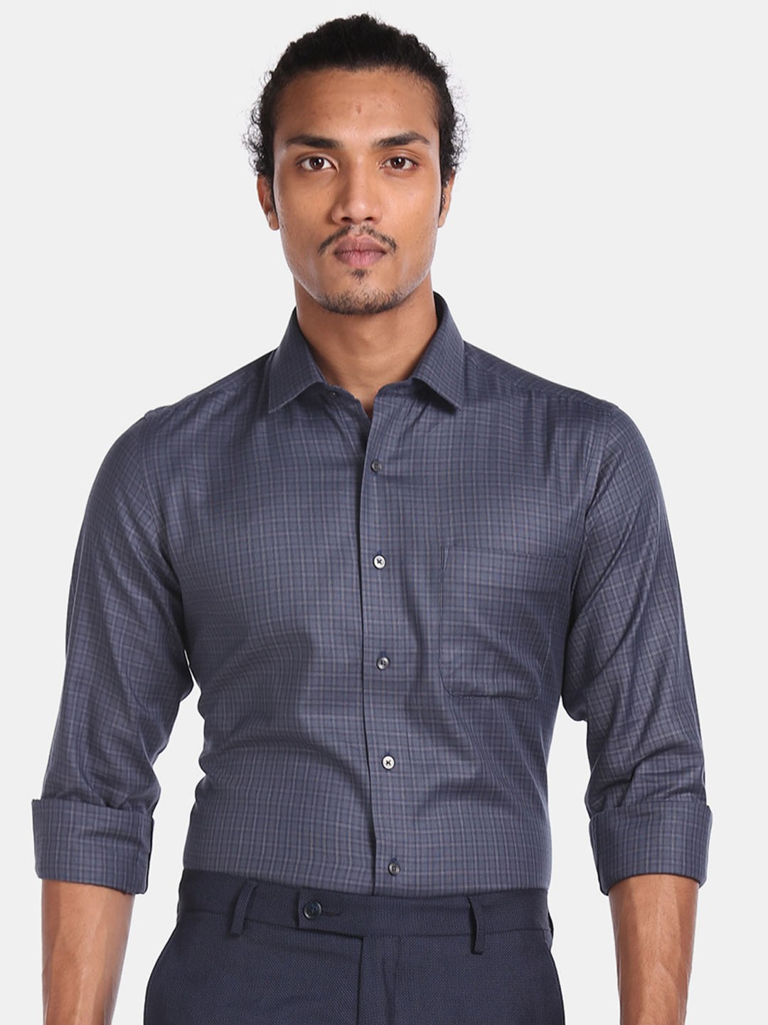 

Arrow Men Grey Regular Fit Solid Casual Shirt