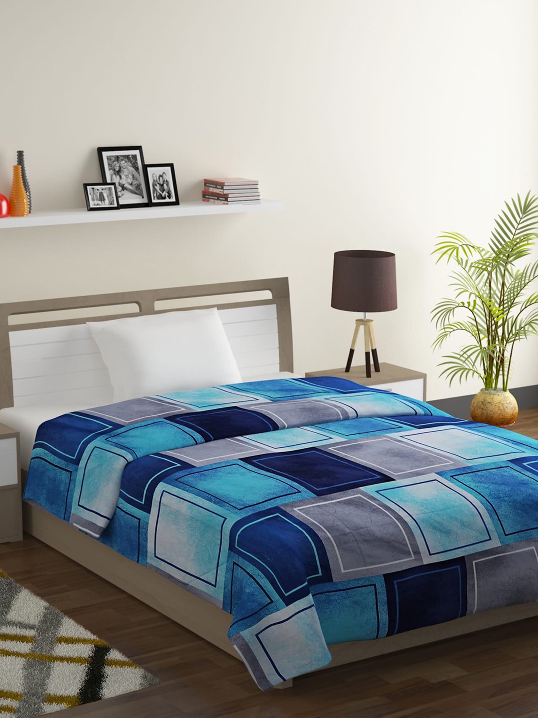 

SWAYAM Blue Geometric Mild Winter 150 GSM Single Bed Comforter