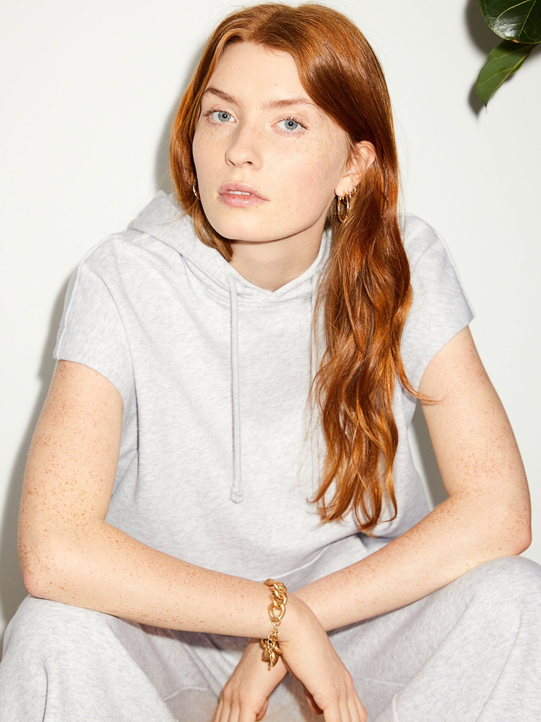 

H&M Women Grey Solid Hoodie