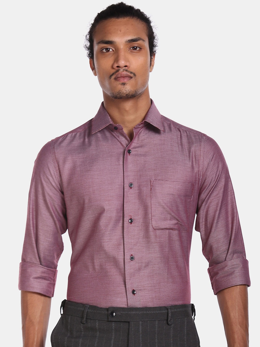 

Arrow Men Red Regular Fit Solid Casual Shirt